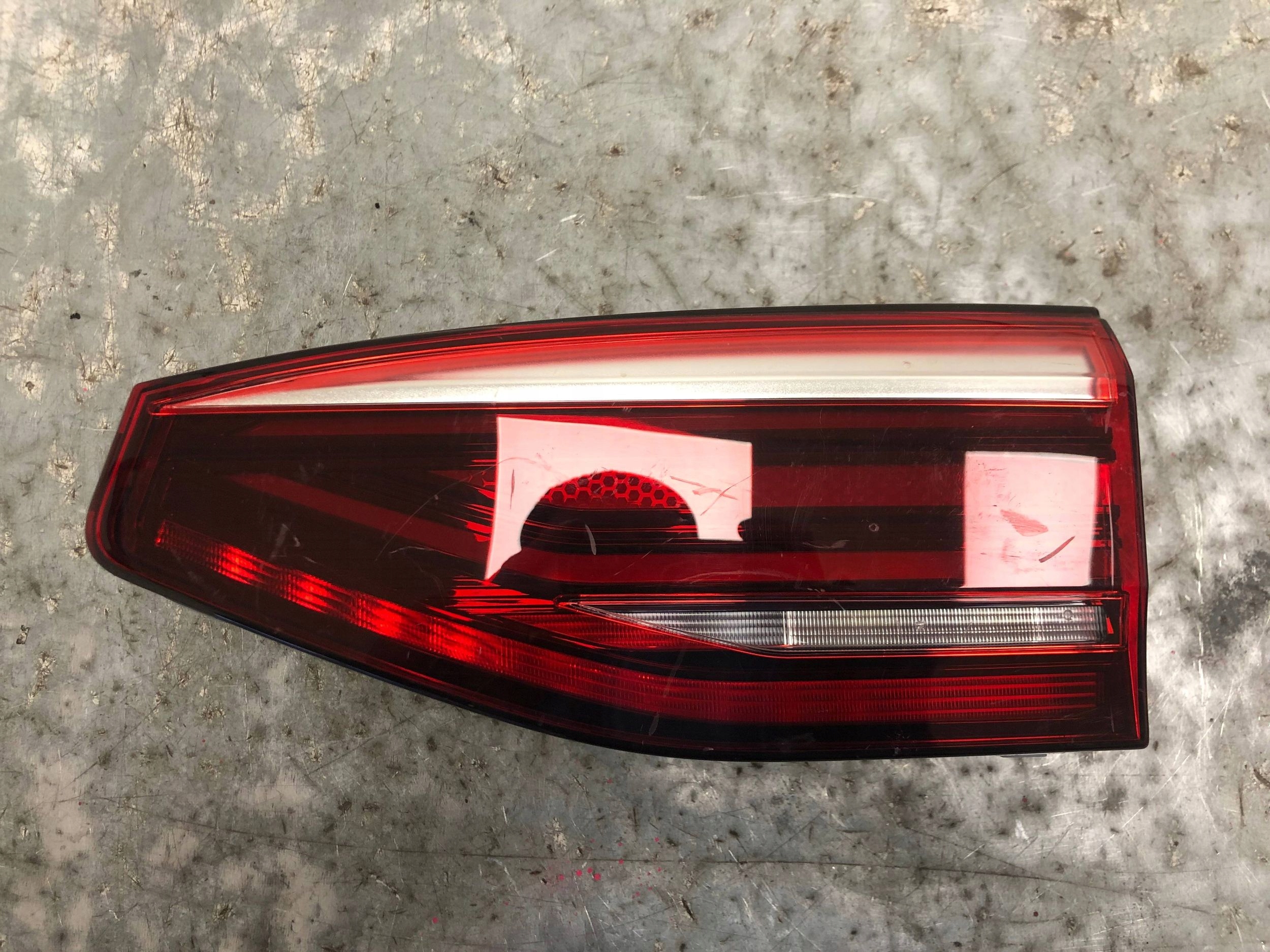 light LED right rear part to the bonnet VW T7 7T0945094
