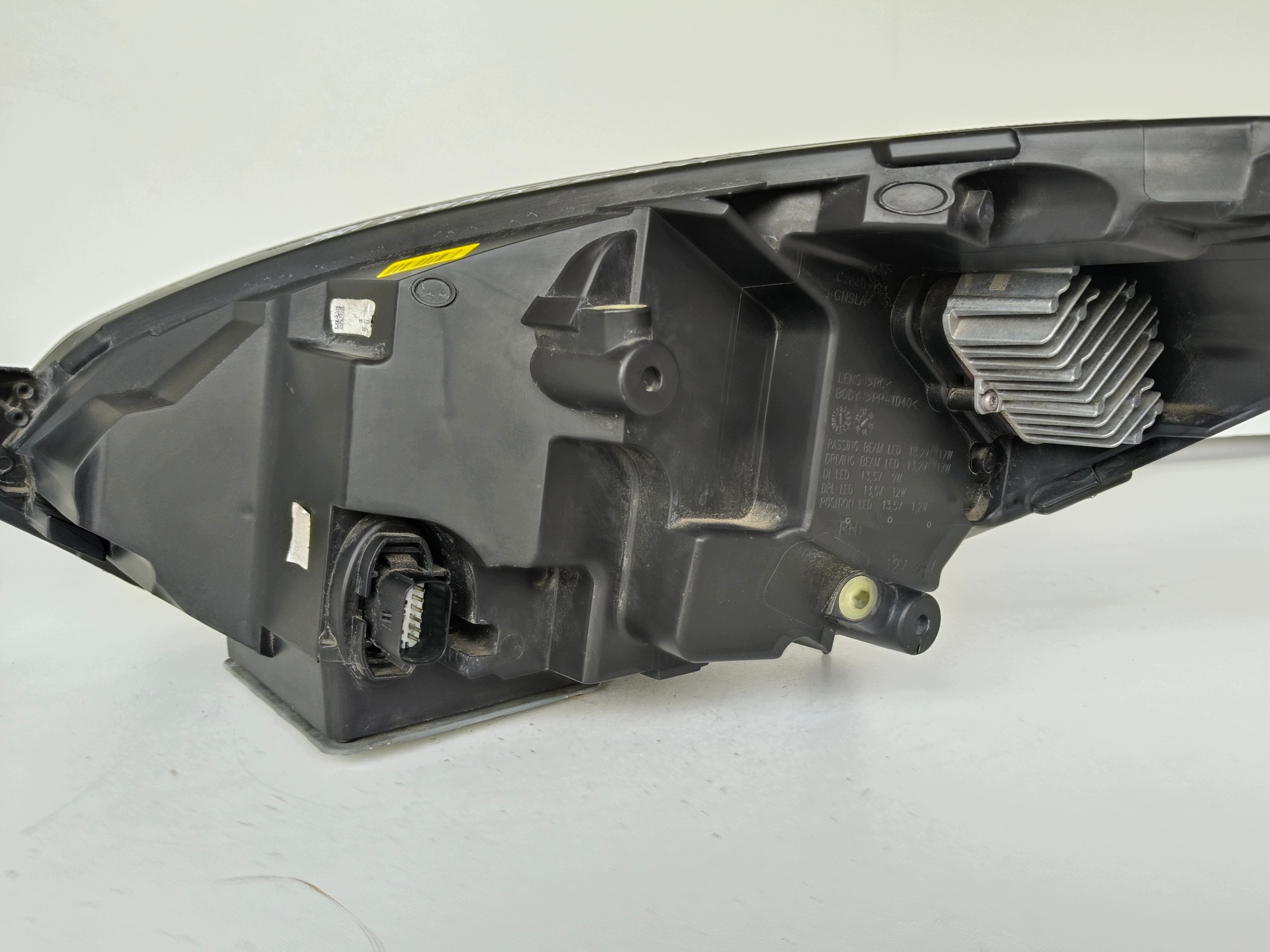 light right REFLEKTOR FORD FIESTA MK8 17- FULL LED ST black