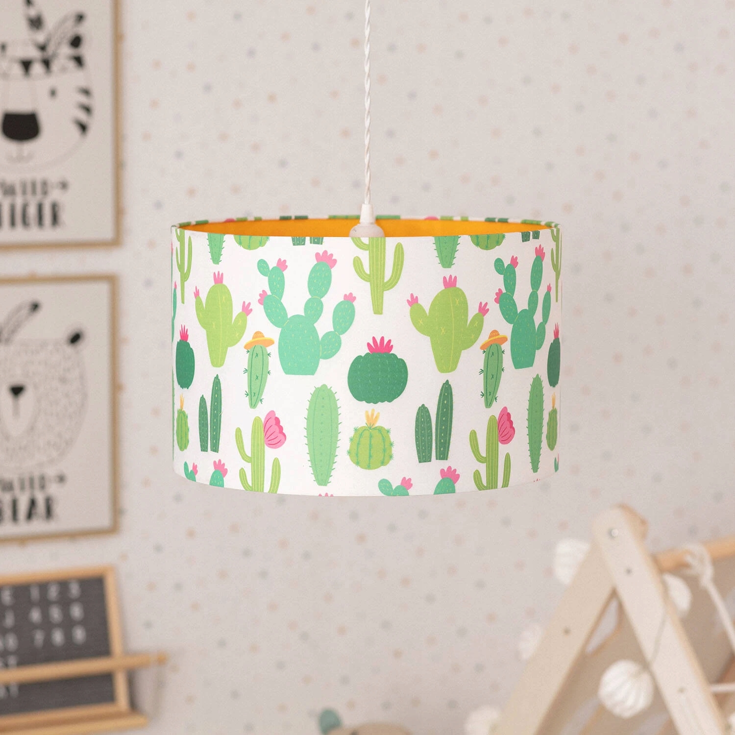 Závěsná lampa z tkaniny Kuiva
