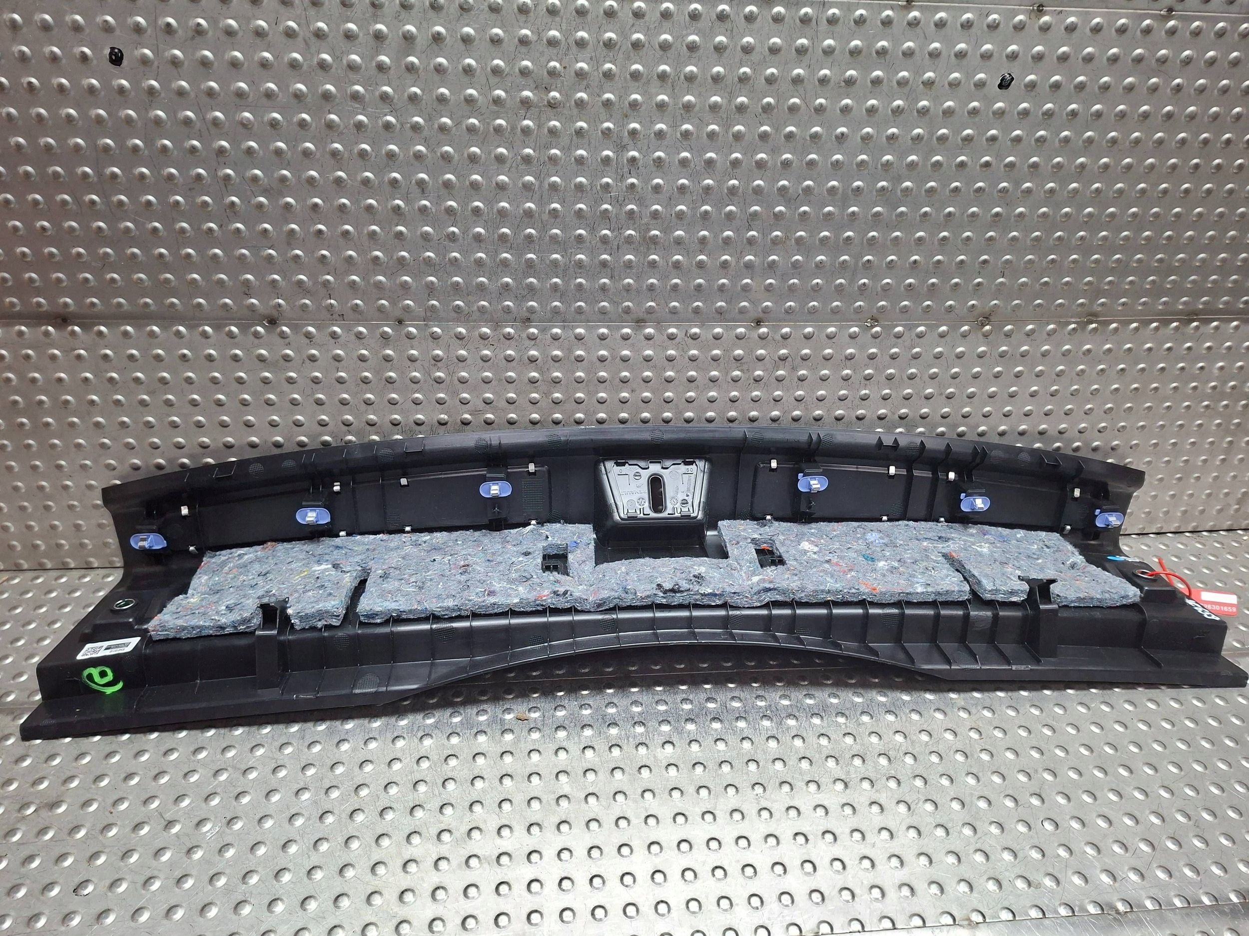 kryt stěny zadního 849208018R RENAULT RAFALE 2024