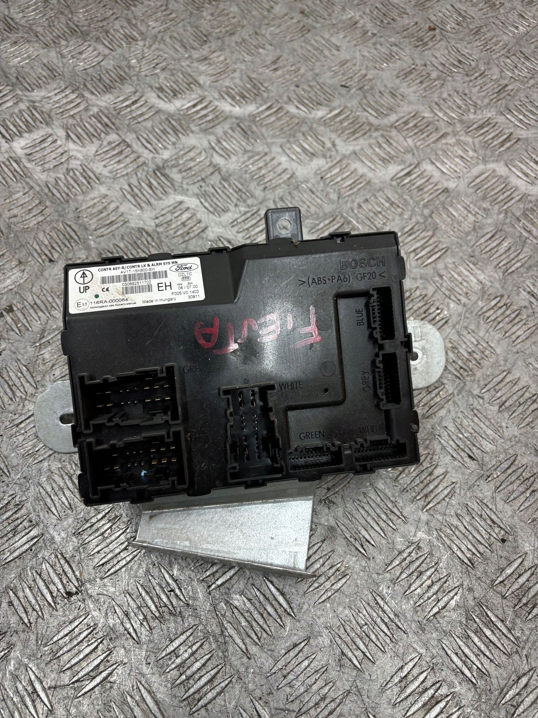 Unité commande confort FORD FIESTA MK7 AV1T15K600EH