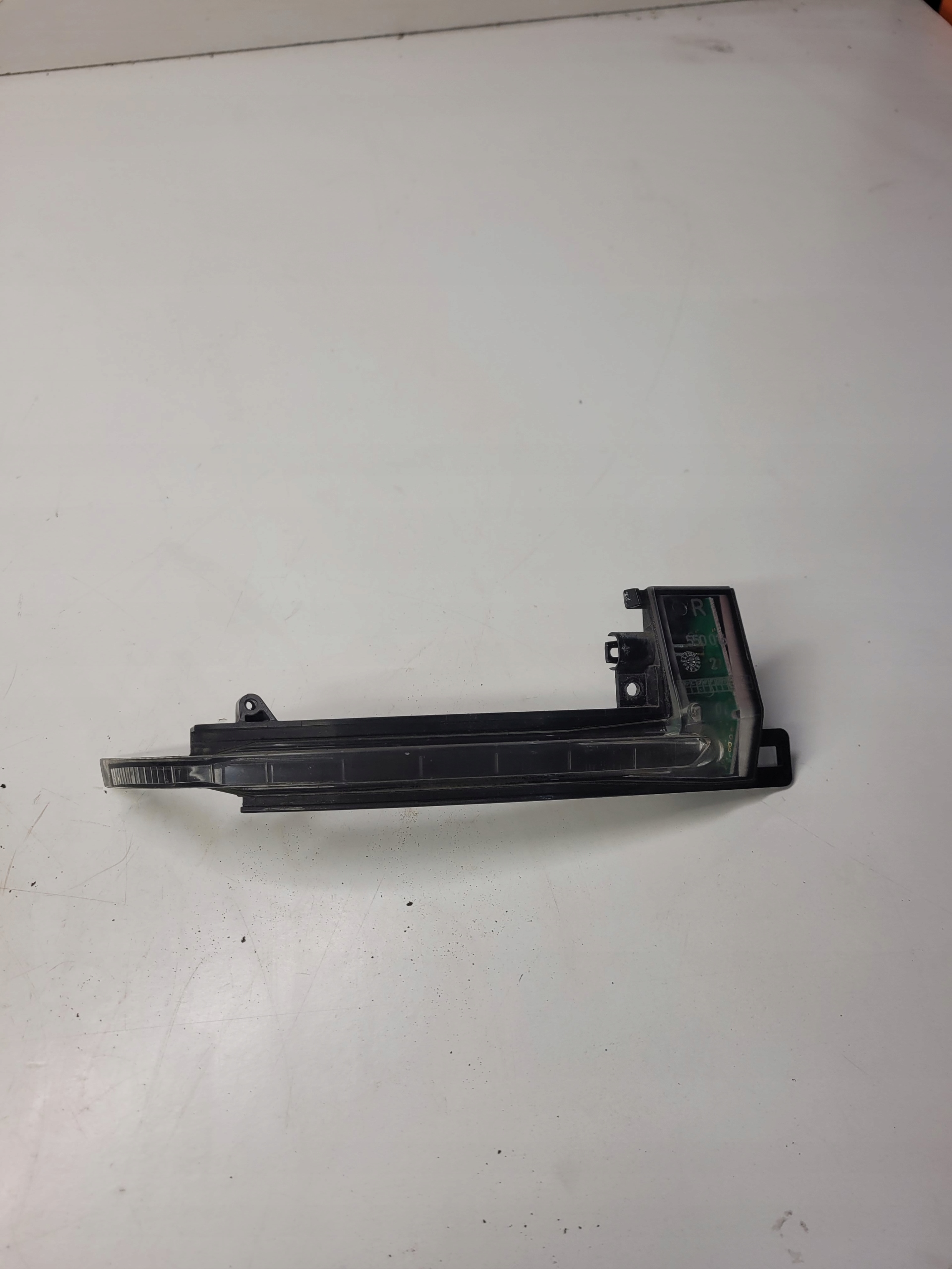 indicator LUSTERA right AUDI A4 B8 8K0949102A