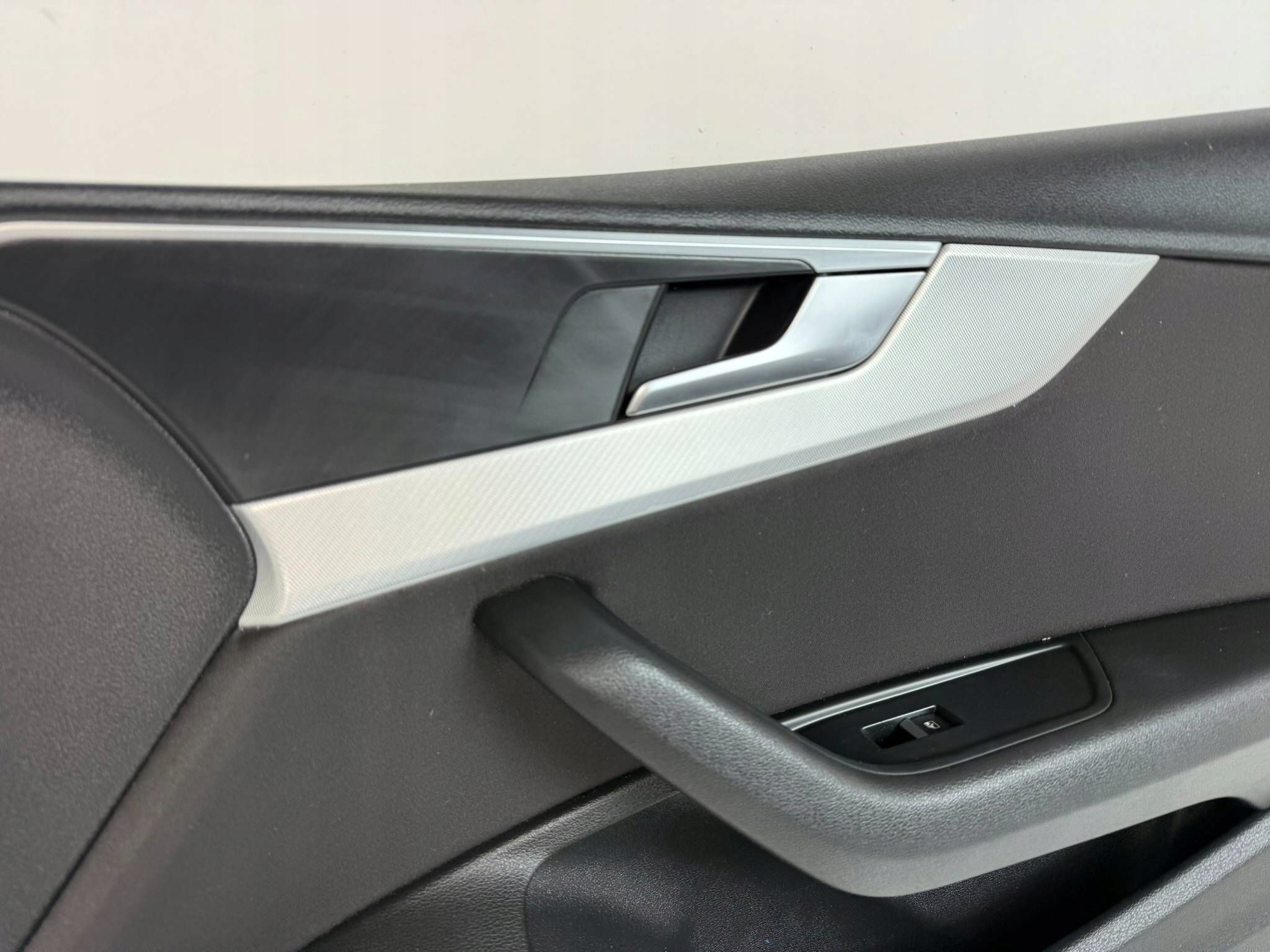 Audi A5 F5 SPORTBACK side door right front material 8W8867118