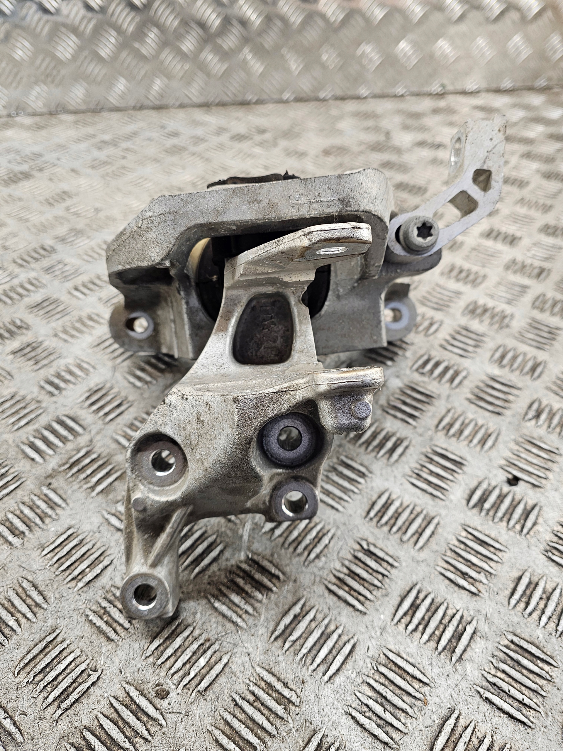 Peugeot Expert III holder engine mount 4A110010