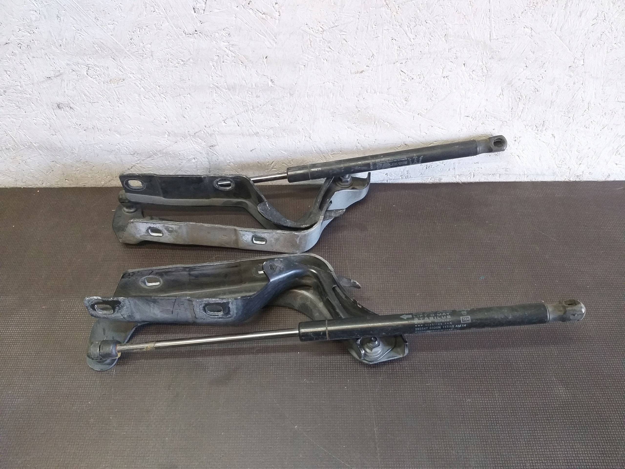 BONNET HINGE FRONT PRWY MASERATI GHIBLI