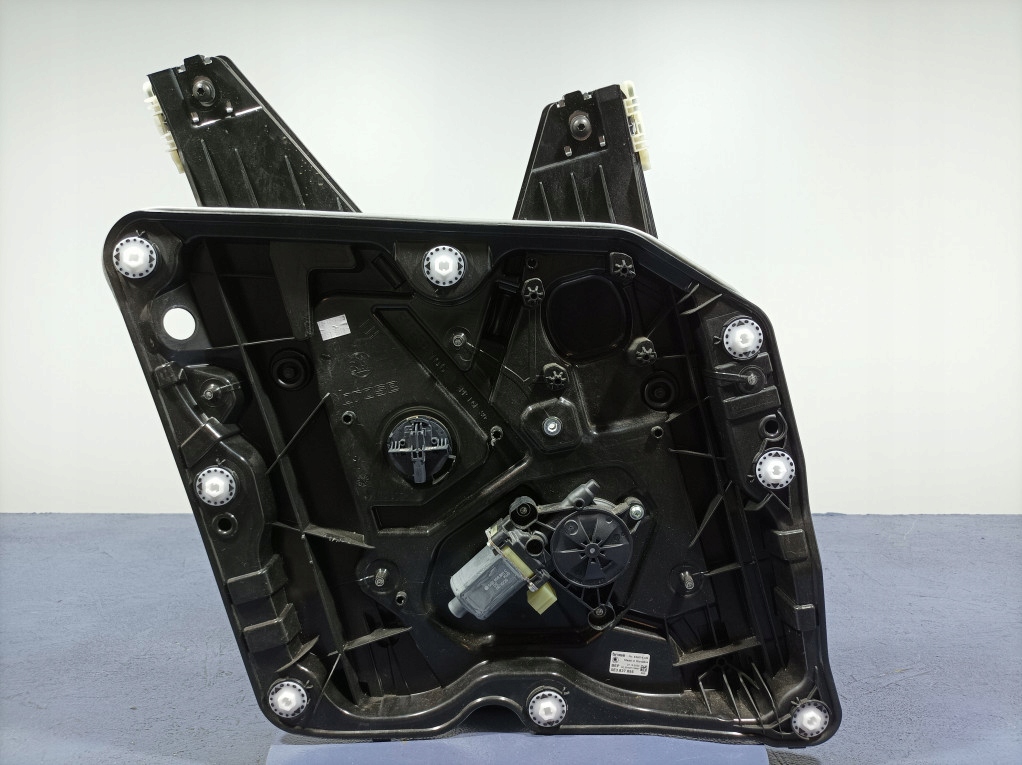 SKODA OCTAVIA IV PODNOŚNIK MECHANIZM SZYBY PRZÓD PRAWY 5E3837655