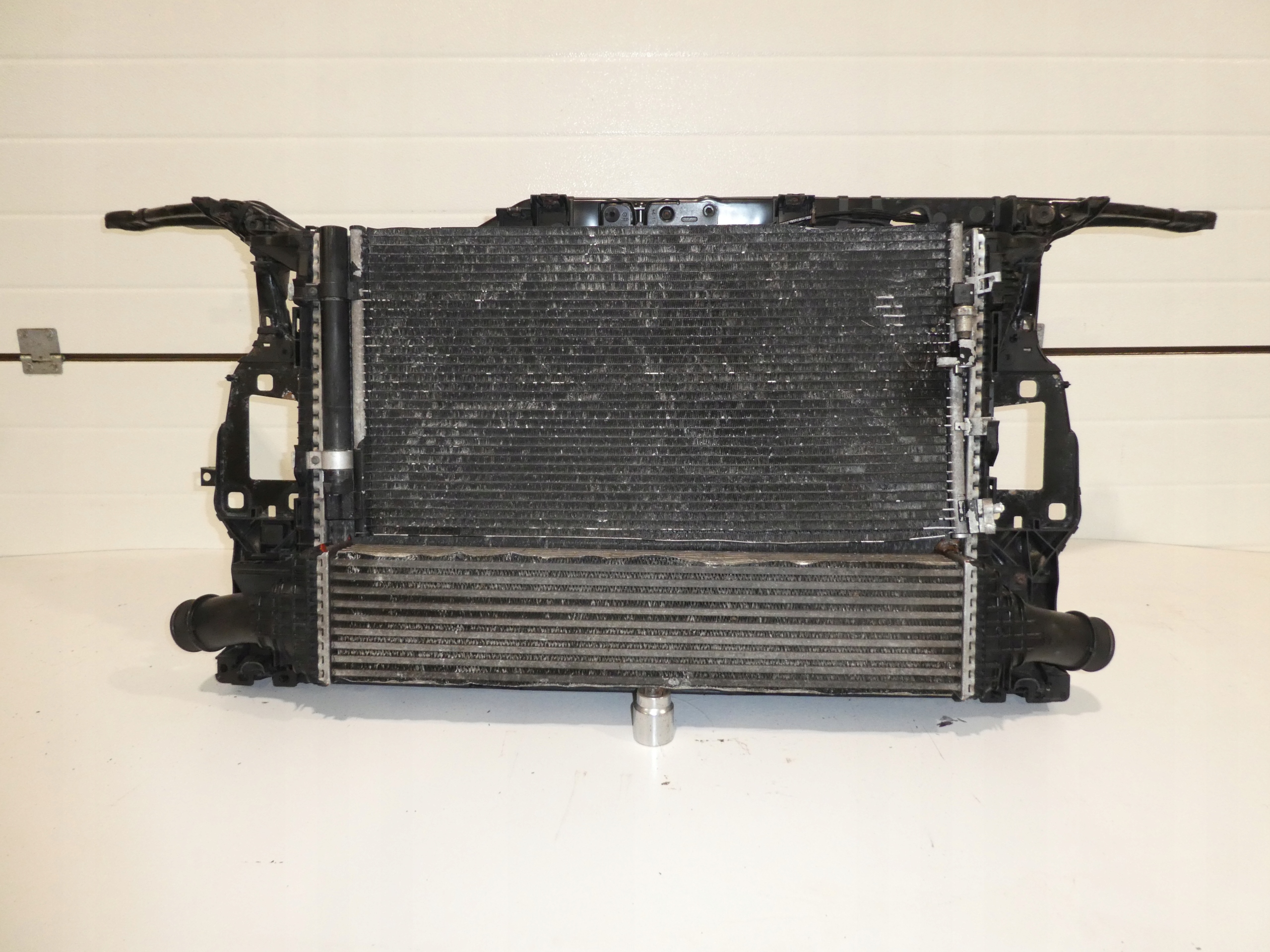 TRÄGER SCHLOSSTRÄGER KÜHLER AUDI A4 B8
