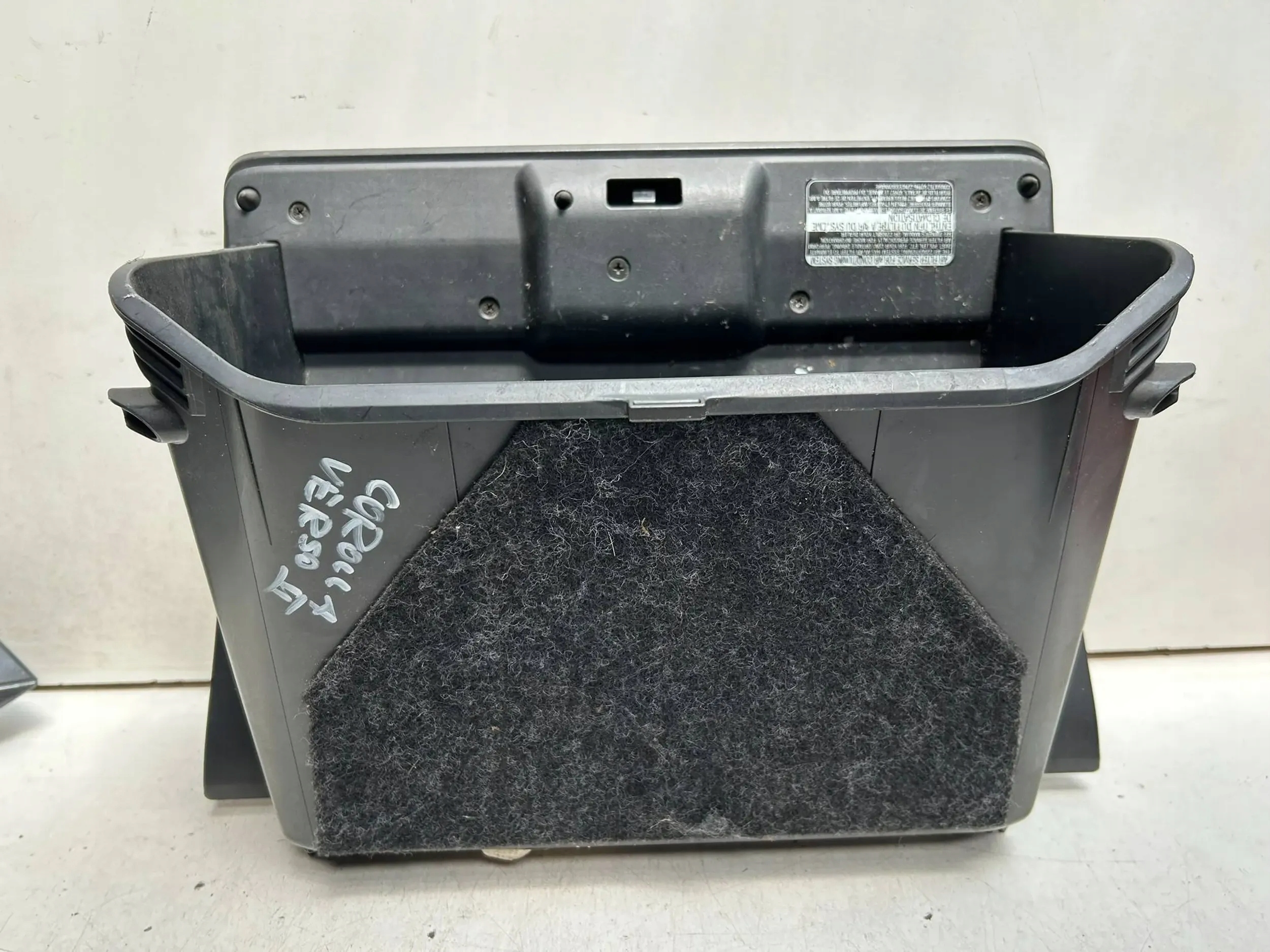 бардачок TOYOTA COROLLA VERSO AR10