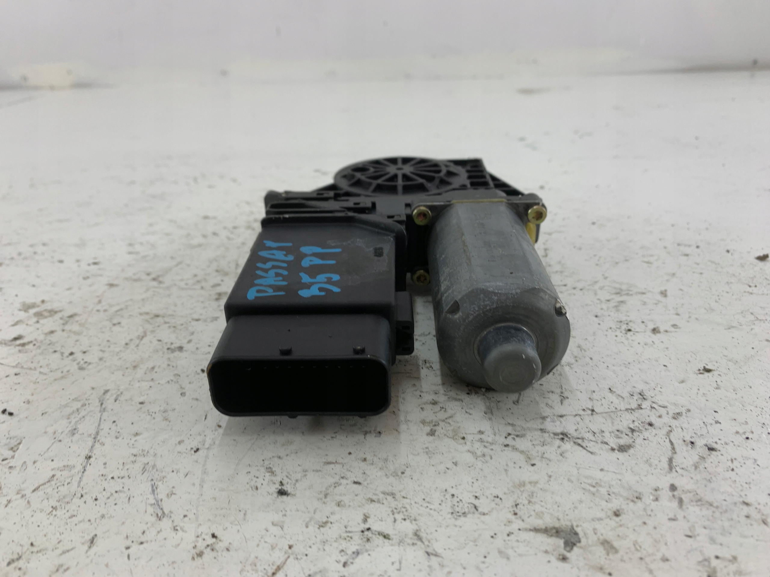 VW PASSAT B5 LIFT mini motor windows right front 0130821694