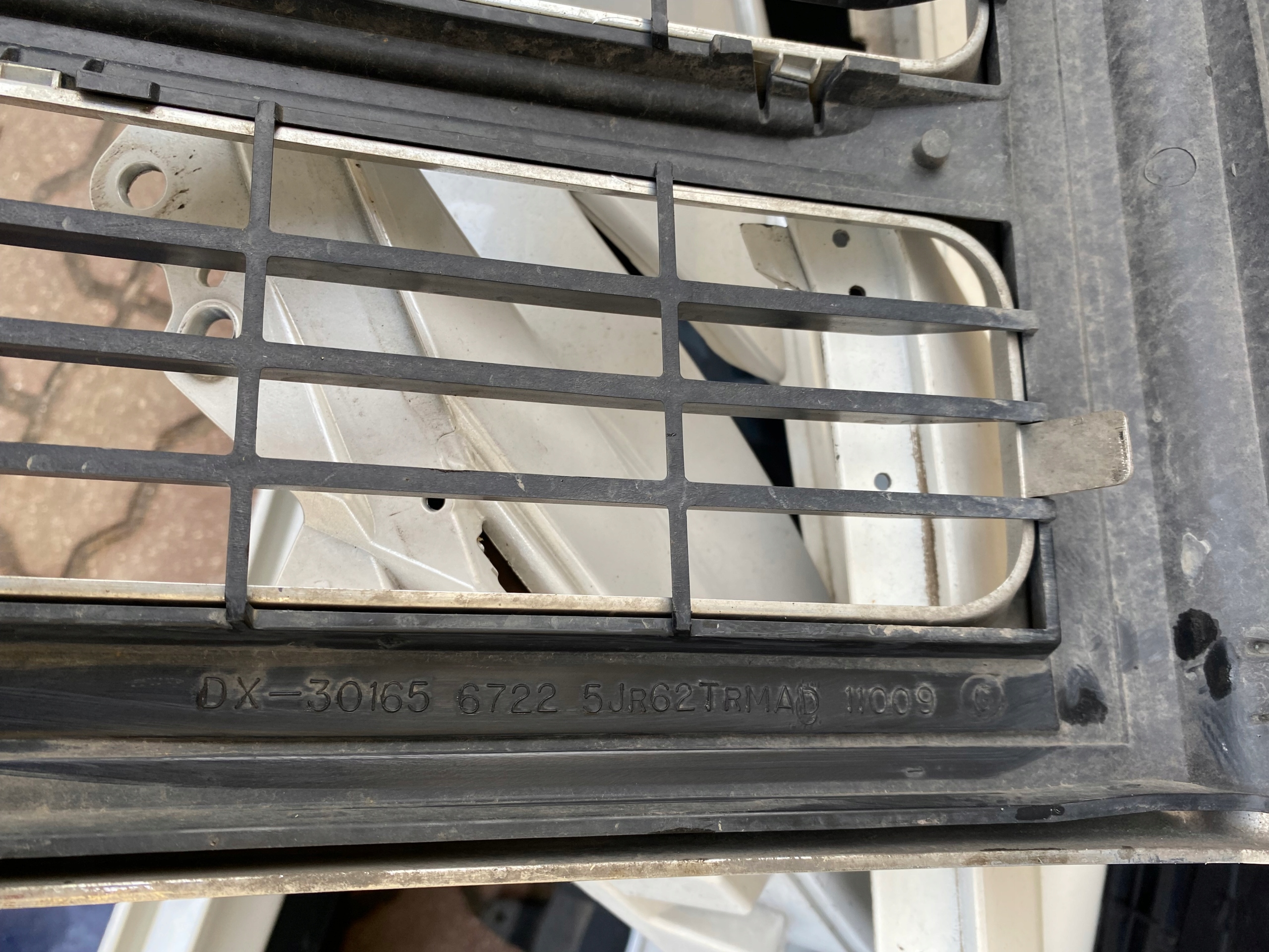 Jeep Commander WH Kühlergrill FRONTGRILL Kühlergitter 5JR62TRMAC - Thumbnail 6