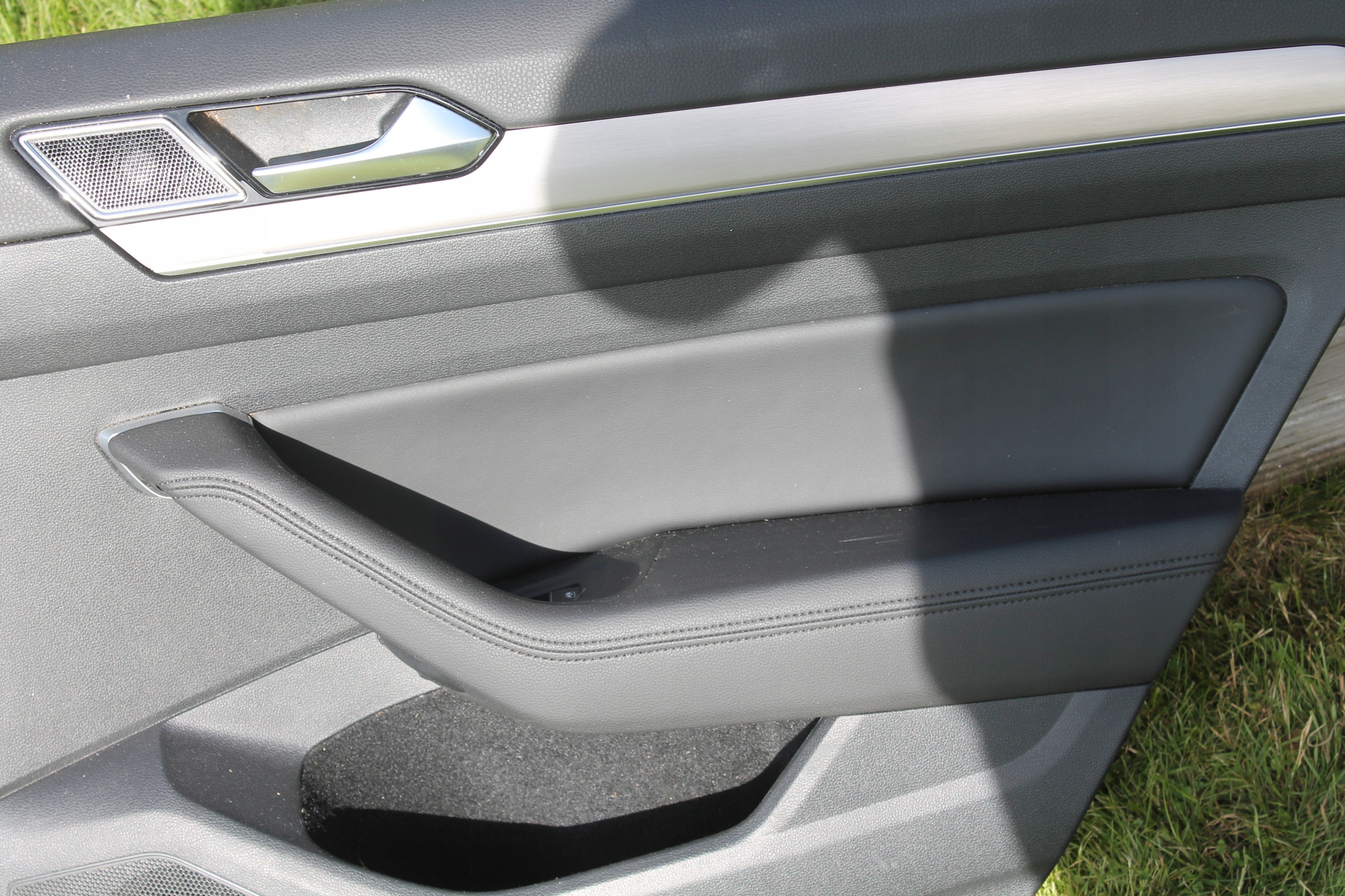 BOCZEK DRZWI TAPICERKA VW PASSAT B8 PRAWY TYL