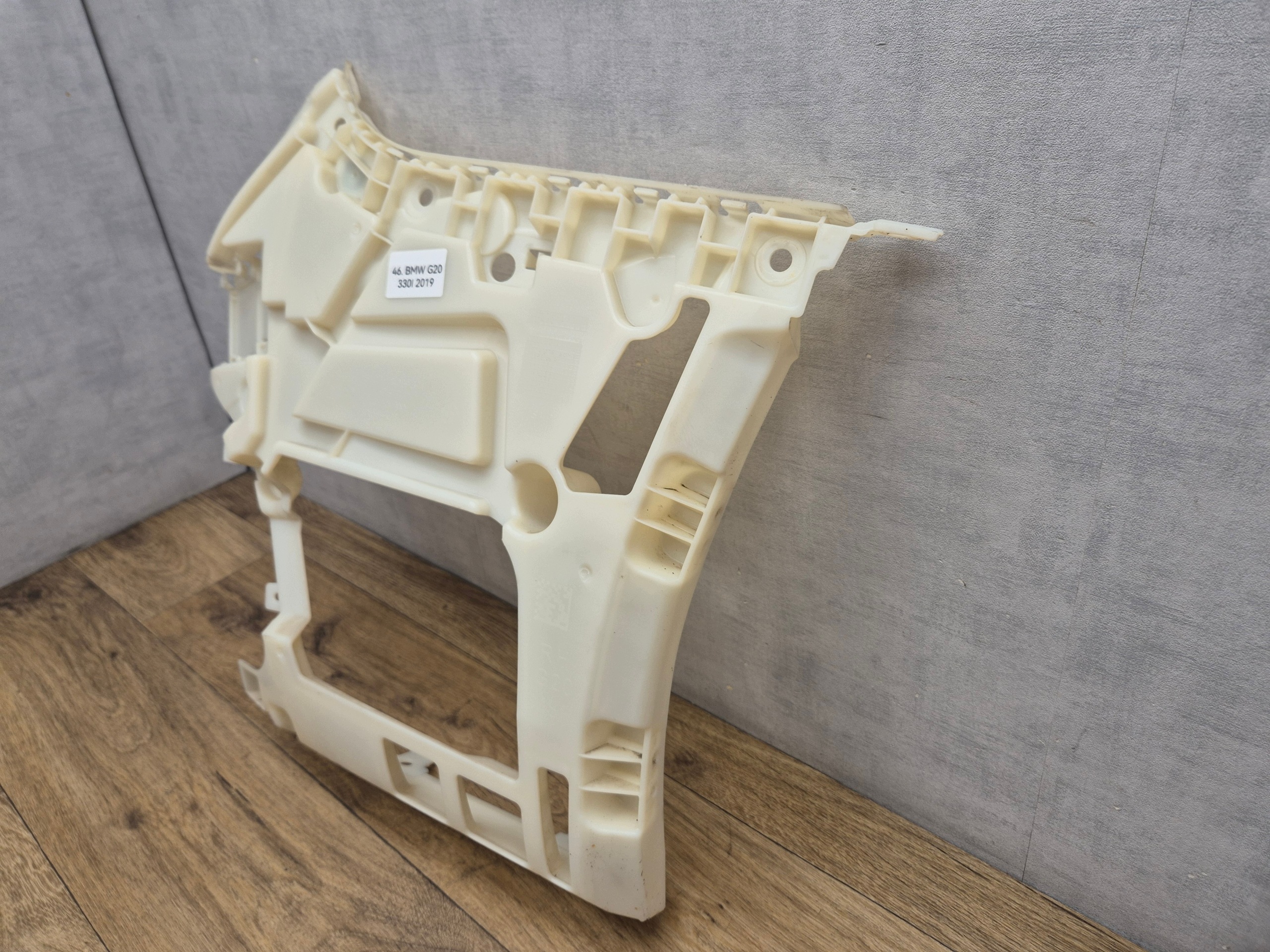 BMW G20 support right rear part holder bracket console of a bumper m-packet 8069394