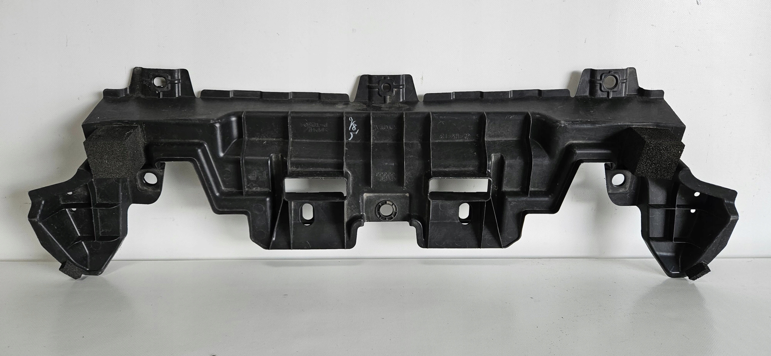 kryt stěny předního TOYOTA LAND CRUISER 150