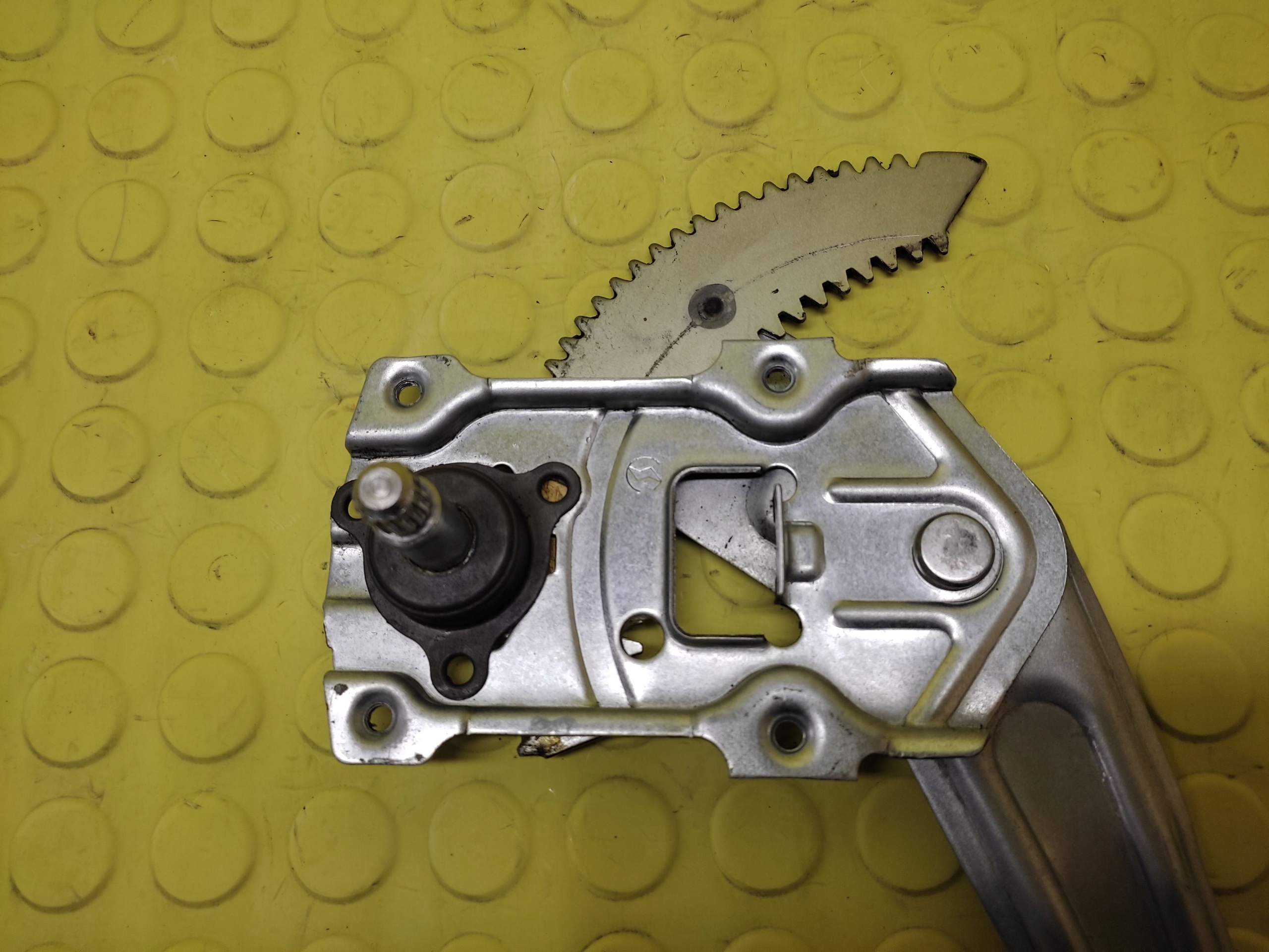 DAIHATSU CUORE VII window regulator left rear part