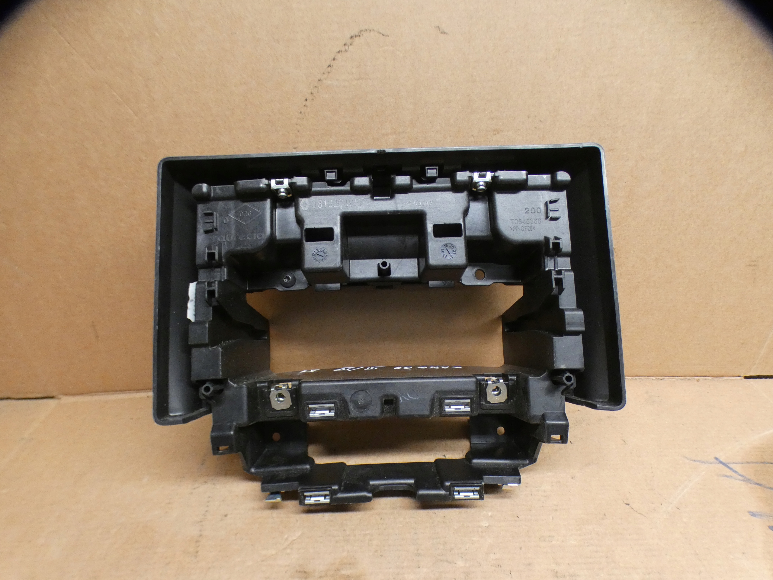 frame radia navigation devices Renault Kangoo III 4 IV 681326495R
