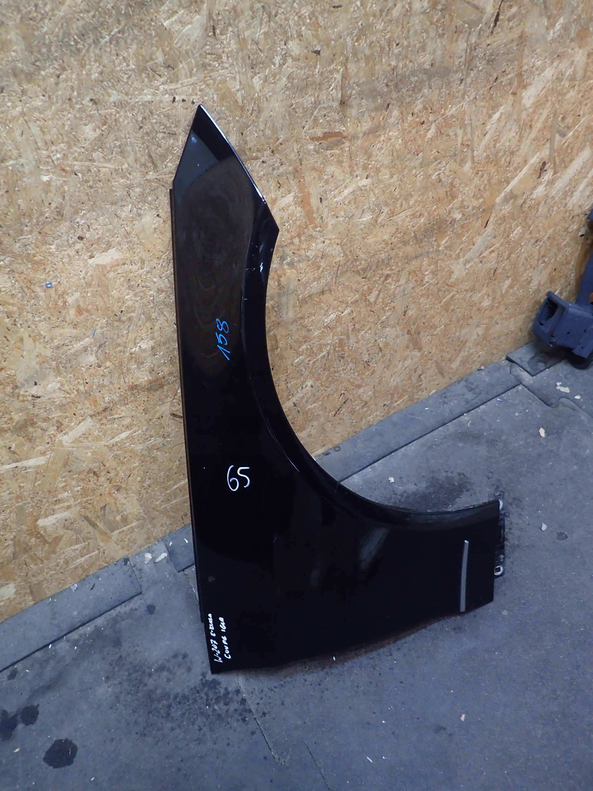 FENDER FRONT RIGHT MERCEDES E KLASA W207 COUPE CC