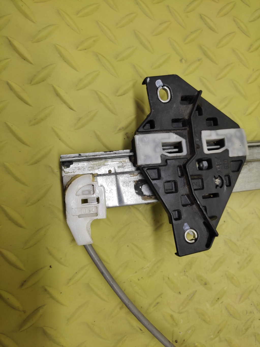 SUZUKI LIANA and window regulator left rear part 8346076F10
