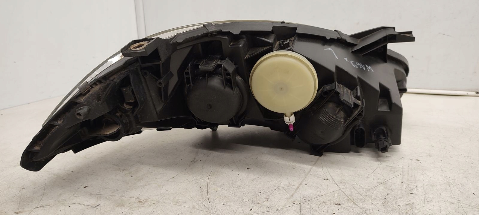 light front front left Mercedes W169 1,5 petrol 5D