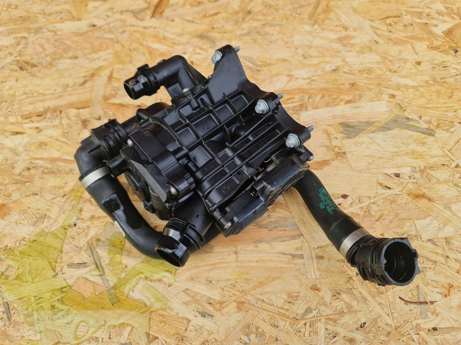 Корпус термостата BMW X3 G01 2.0 iT HYB 8642560