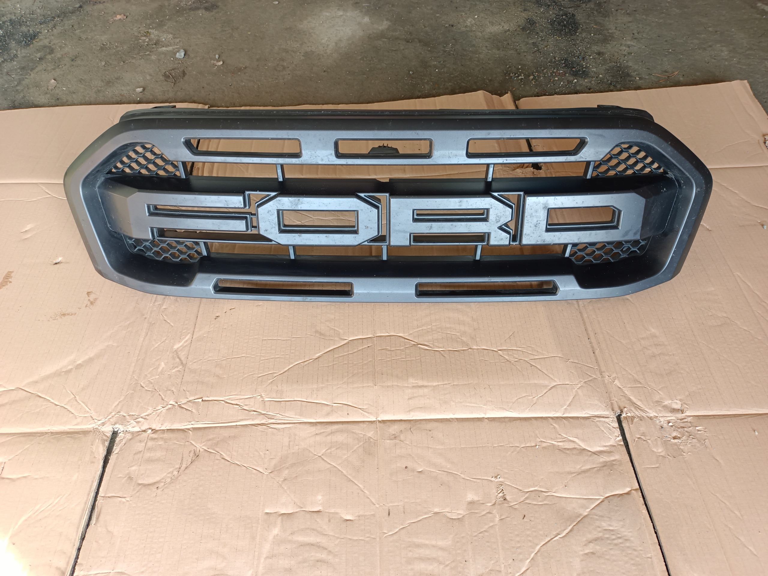 FORD RANGER RAPTOR GRILL ATRAPA JB3J8W200K JB3J8W200K za 700 zł z