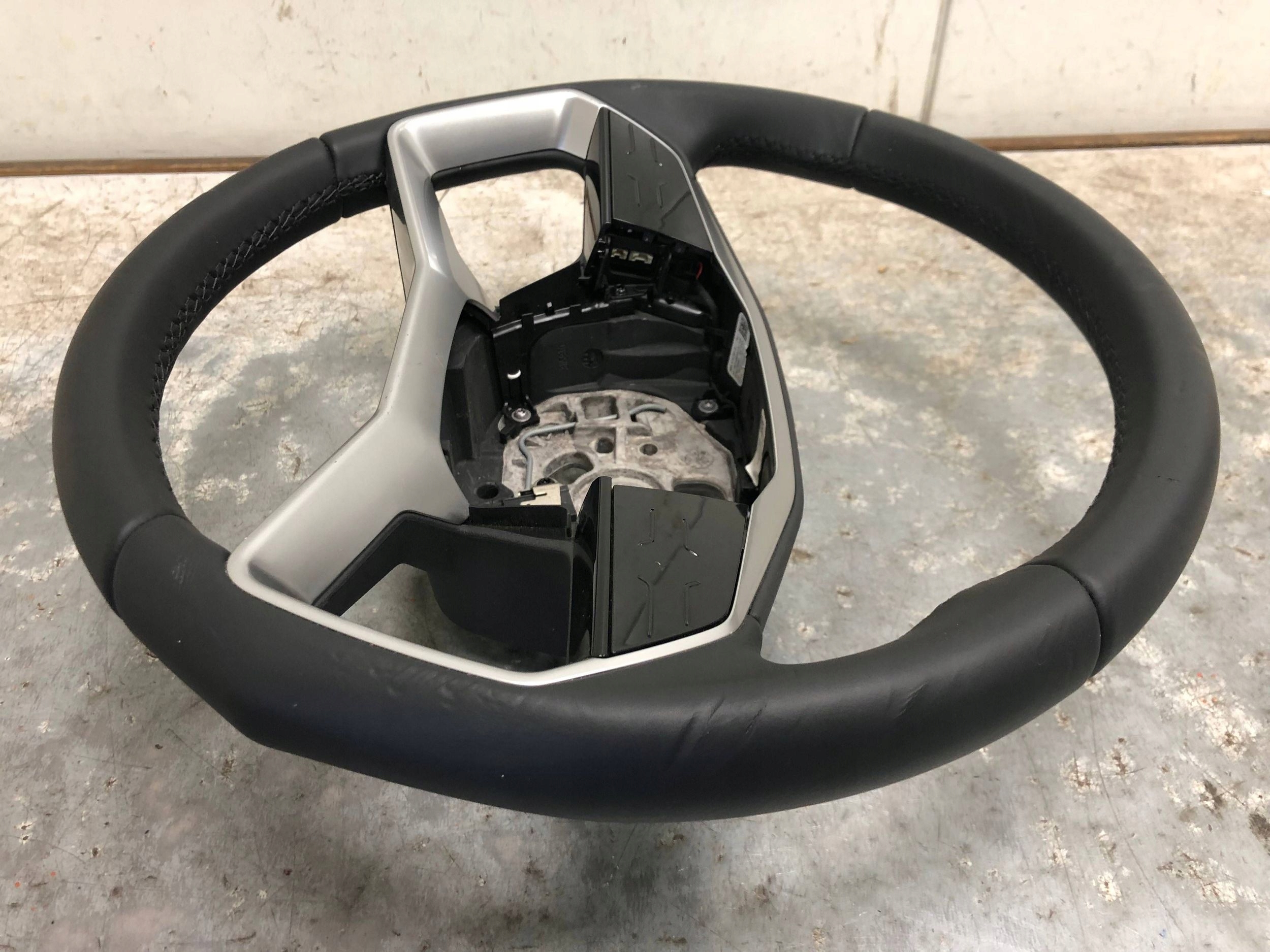 lenkrad Leder MULTIFUNKCJA DOTYKOWA AUDI Q4 E-TRON 89A419091E