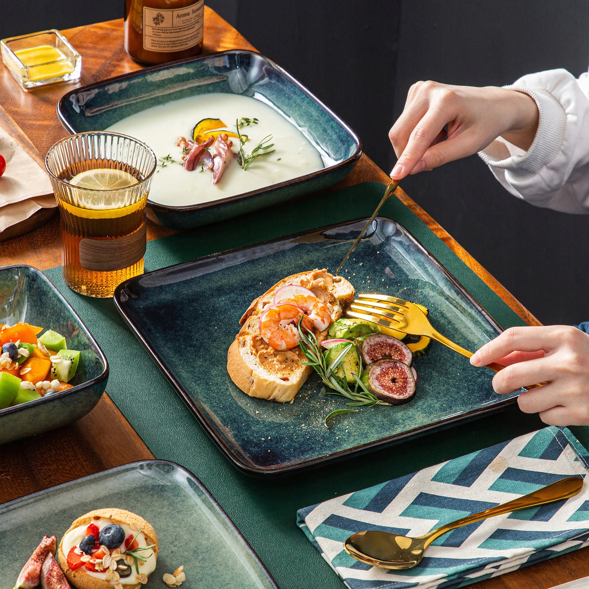 Serwis obiadowy VANCASSO STERN kwadratowy kamionka zastawa 8 osób 32 sztuki Marka Vancasso