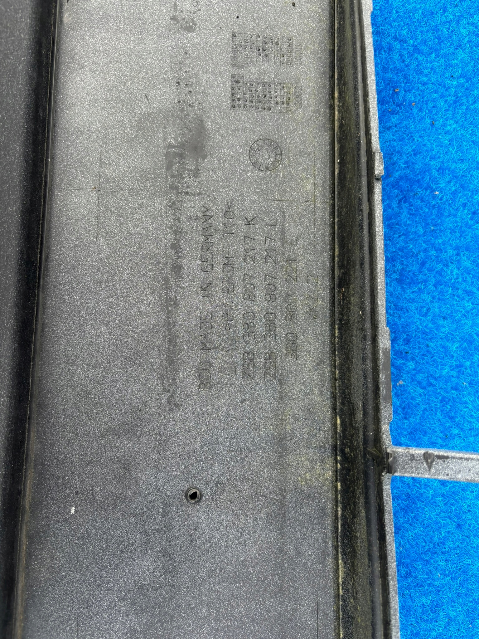 VW PASSAT B5 LIFT 3B0 Stoßstange vorne 3B0807217K TC61