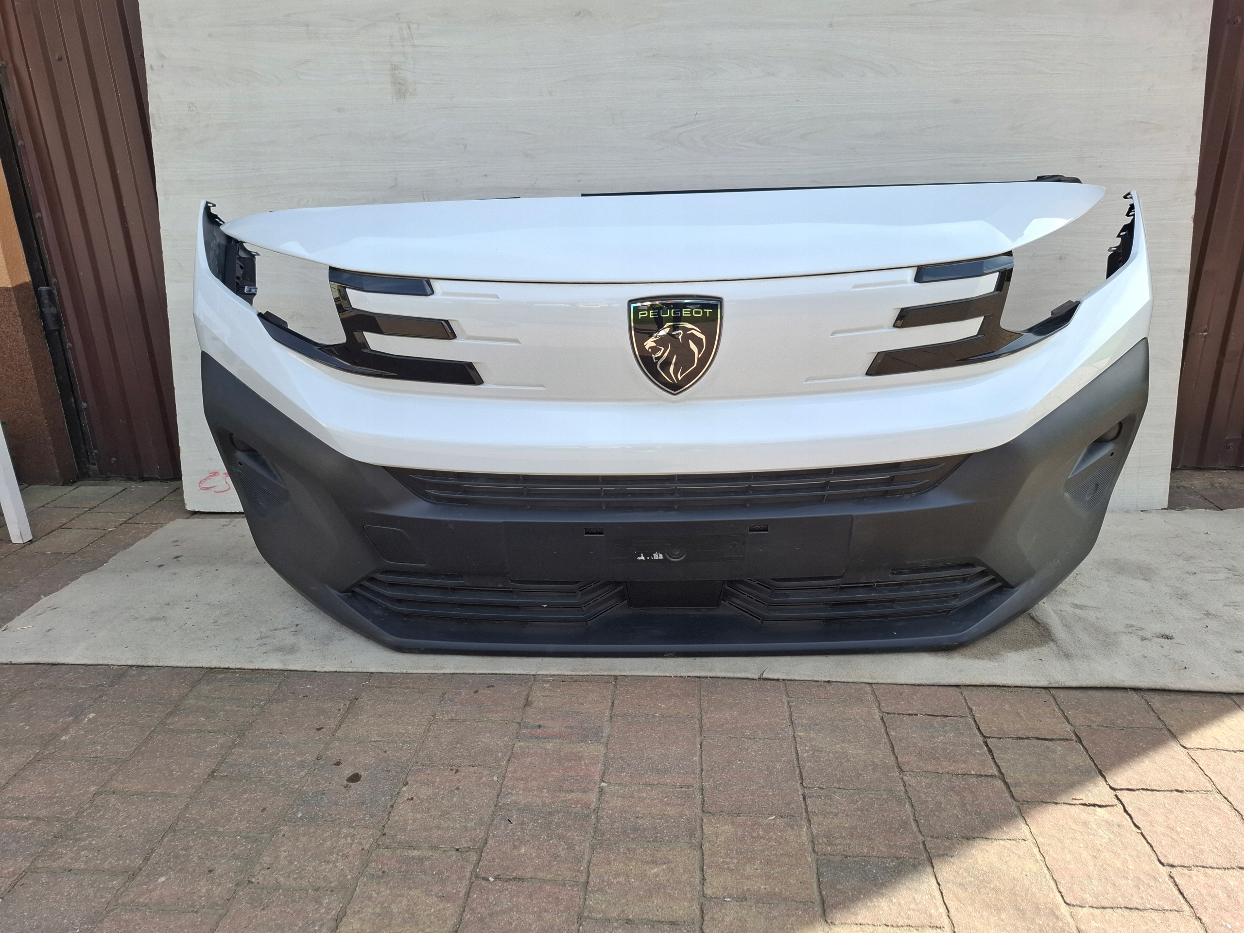 bumper front PEUGEOT PARTNER IV LIFT 25r BIALY EPR