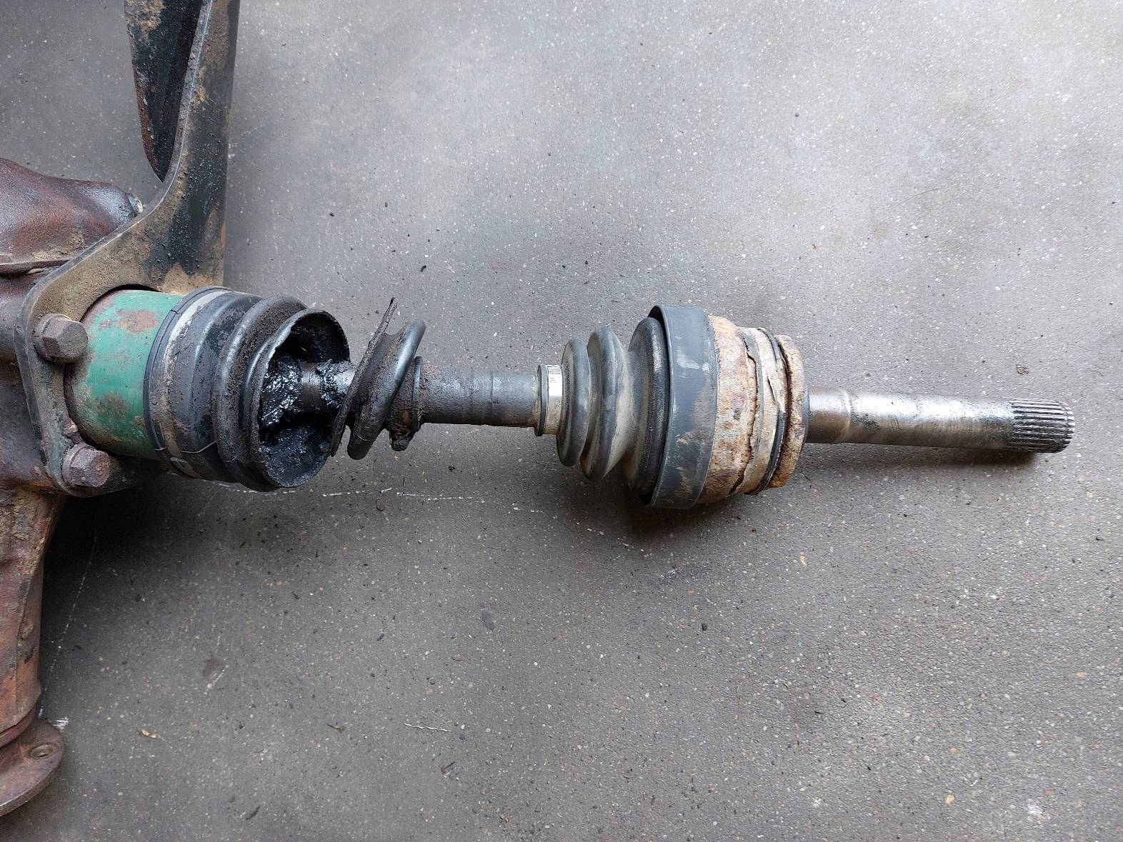 semi-axis right front MITSUBISHI PAJERO and 2.5 TD
