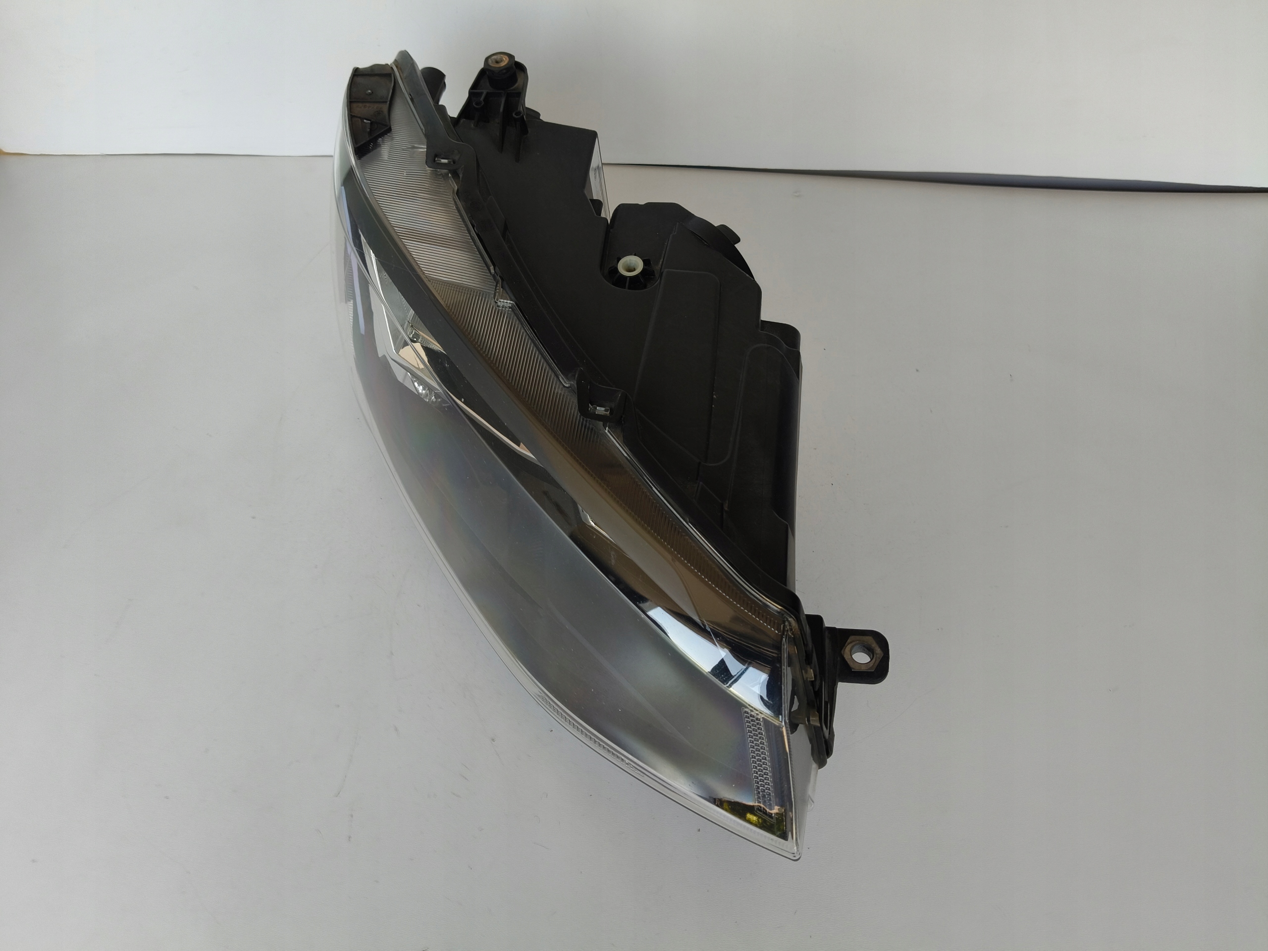 light right REFLEKTOR VW CADDY 2K 2K8 20