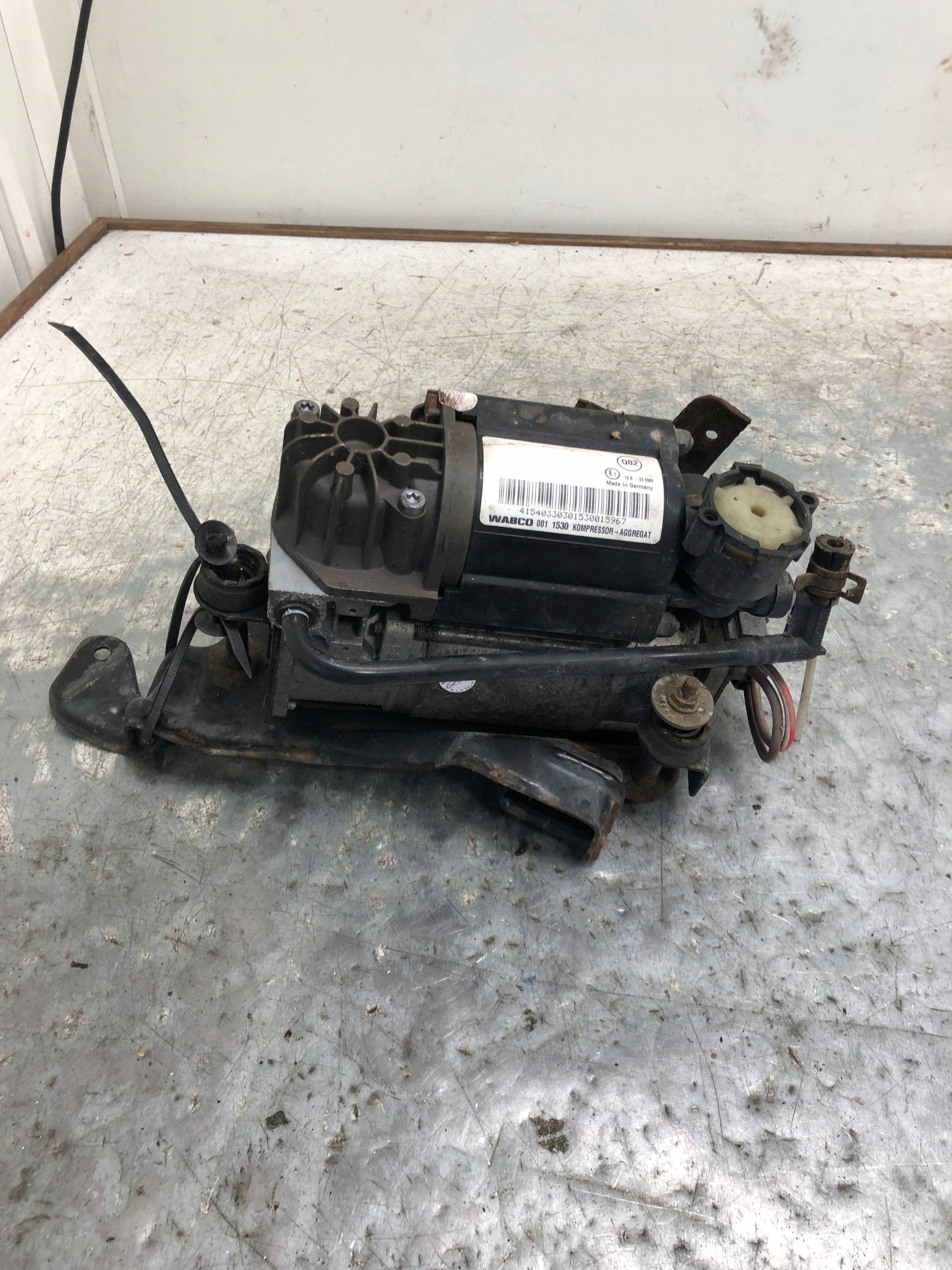 compressor; springing MERCEDES W211 4430201901