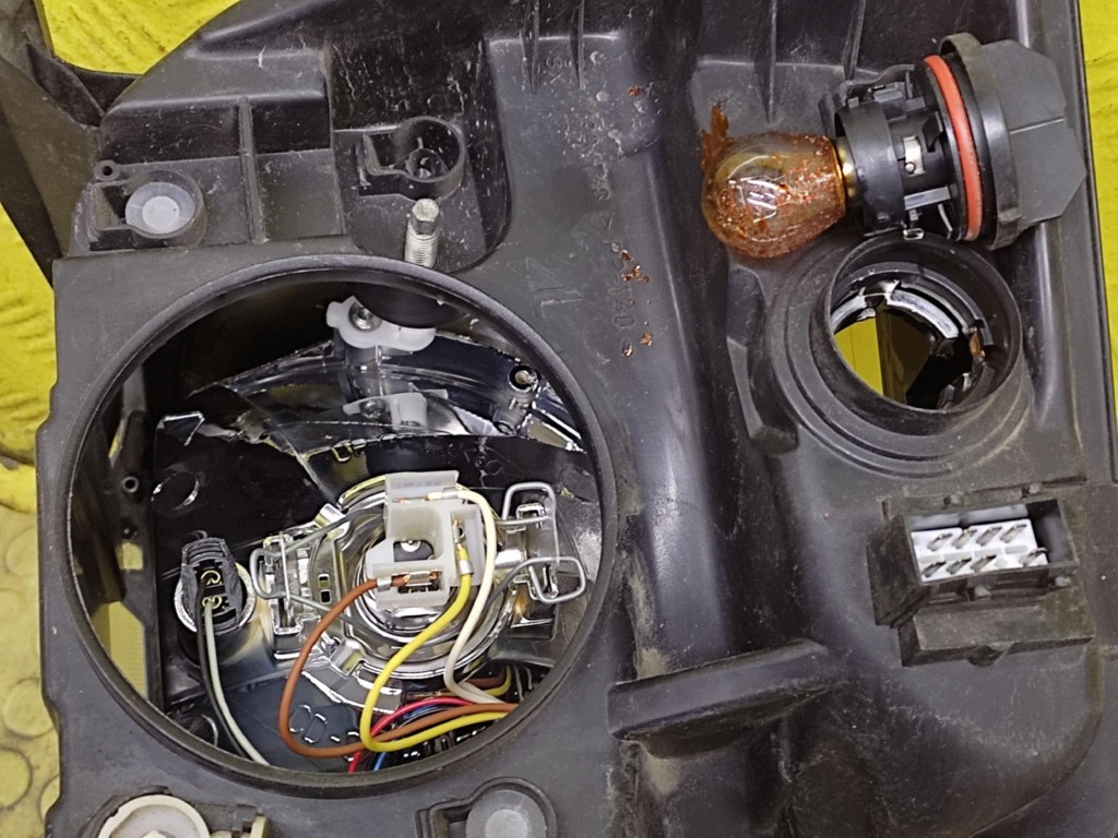 CITROEN C2 REFLEKTOR feu gauche avant 9680128380
