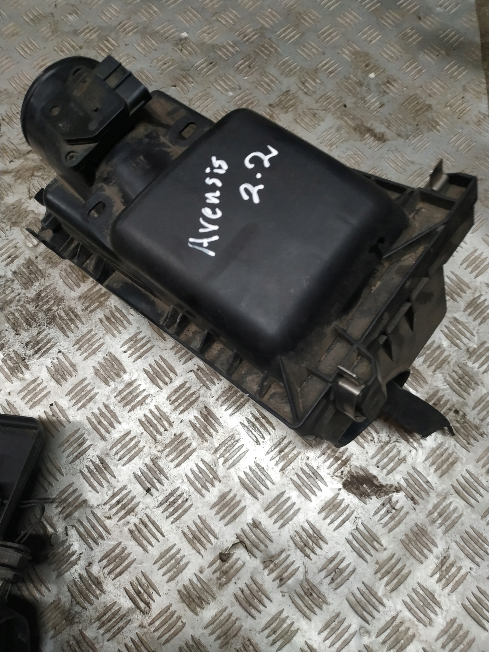 OBUDOWA FILTRA POWIETRZA TOYOTA AVENSIS T25