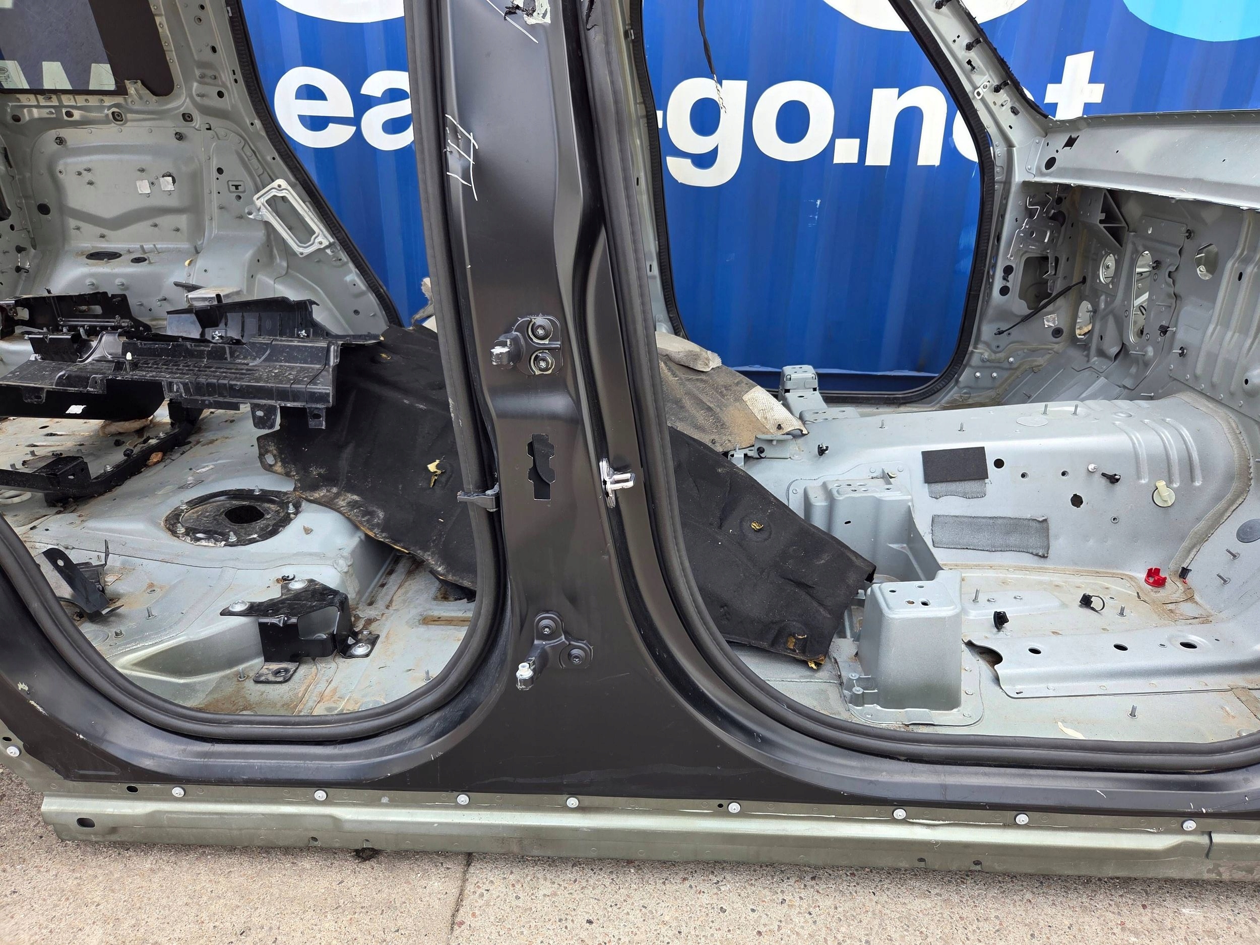 Land Rover Defender L663 threshold right floor