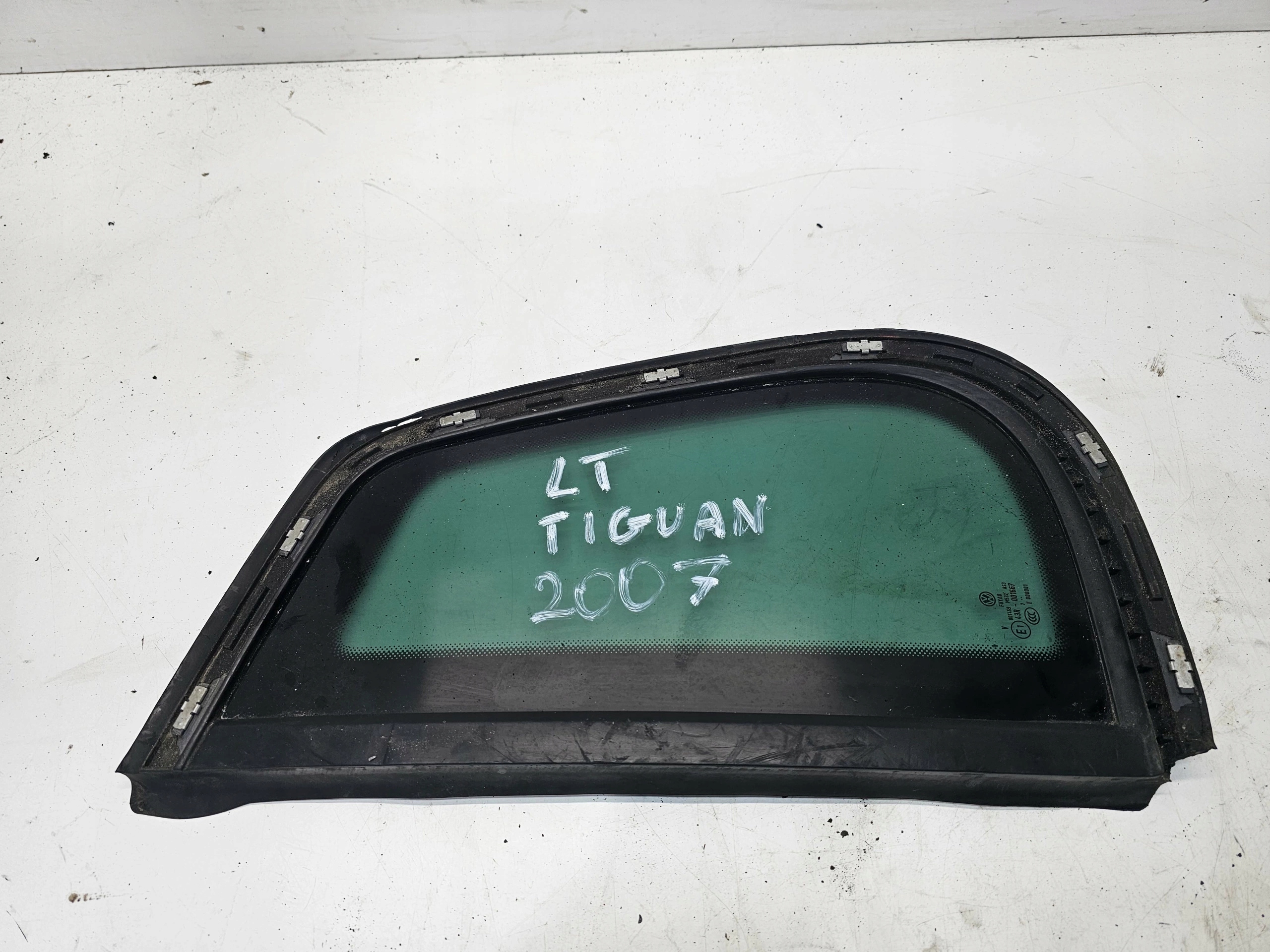 window bodywork left rear part VW TIGUAN 2007R below CHROM 5N0845041L