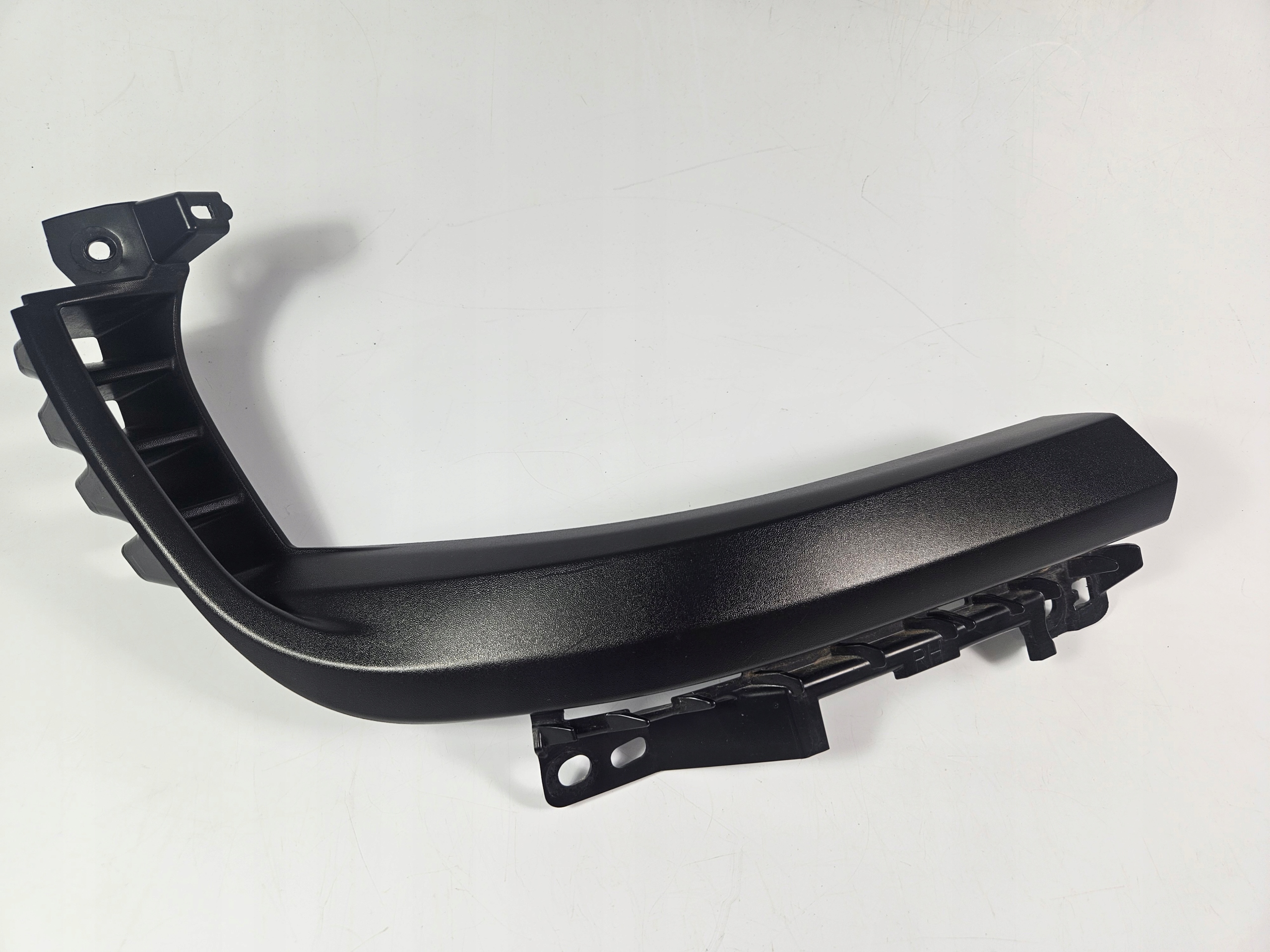 Ram 1500 covering moulding grilla right 2021-24