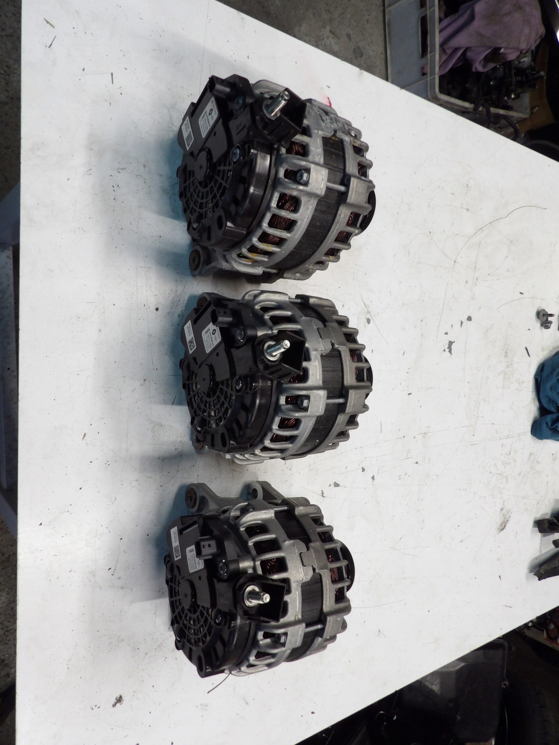 ALTERNATOR RENAULT 231002175R