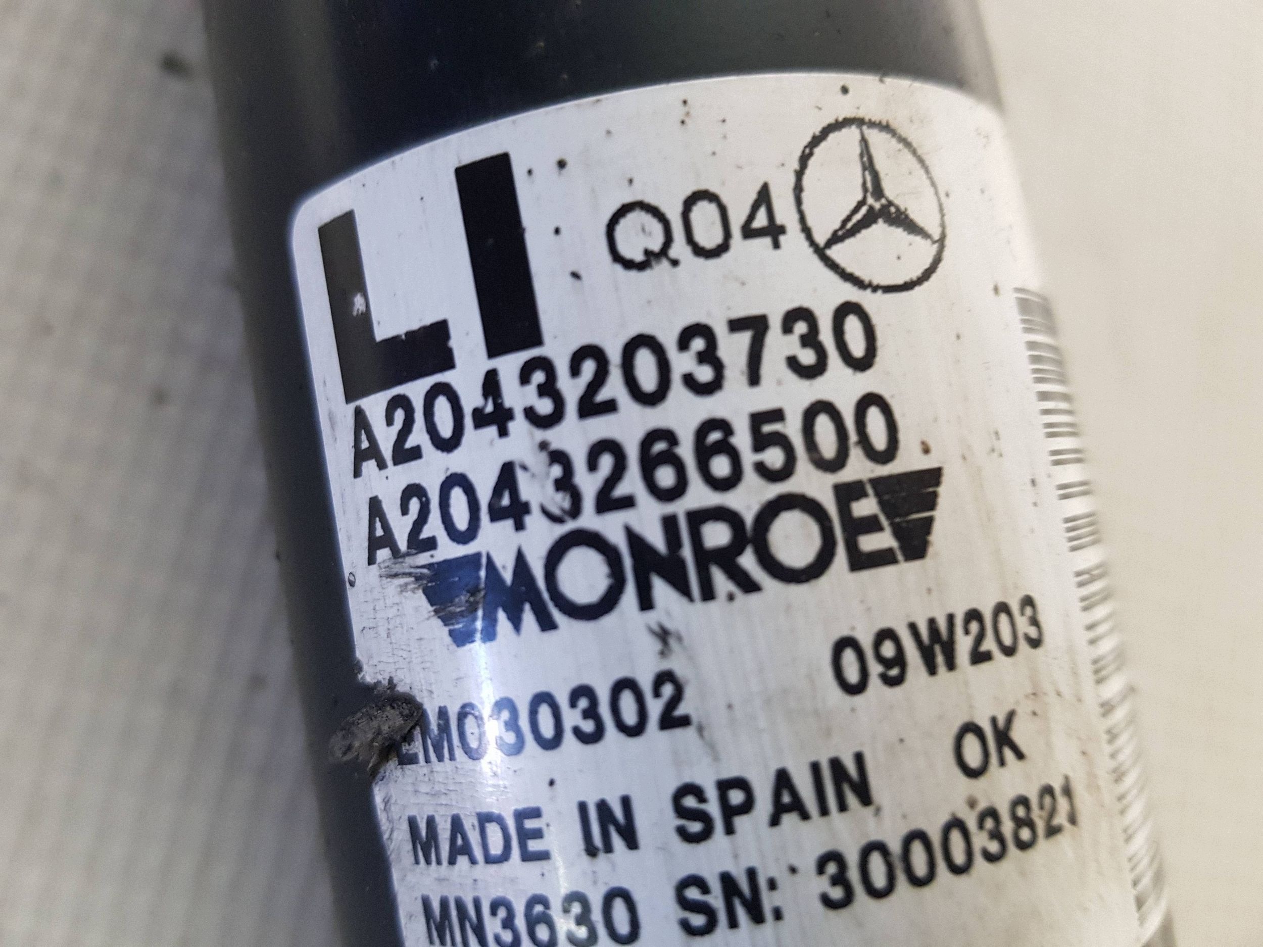 Mercedes W204 tlumič záď zadní EDC levý 2043203730