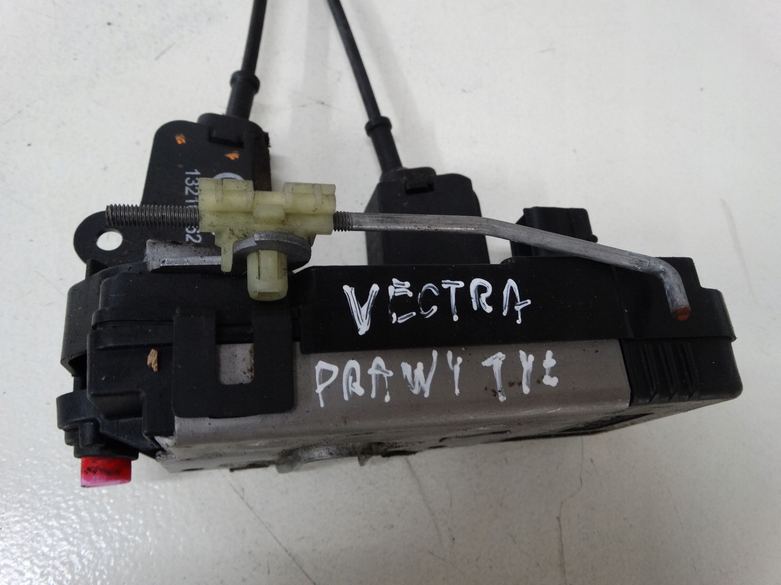 lock door OPEL VECTRA right rear part 13210762 5 PIN