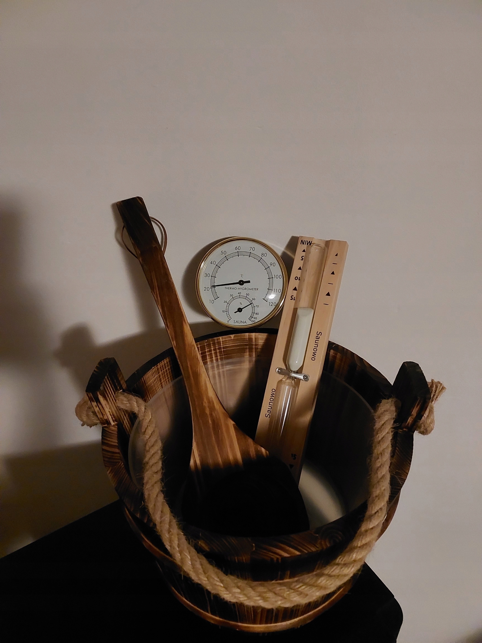 Sada príslušenstva, vedro, naberačka, presýpacie hodiny, teplomer do sauny, sauna