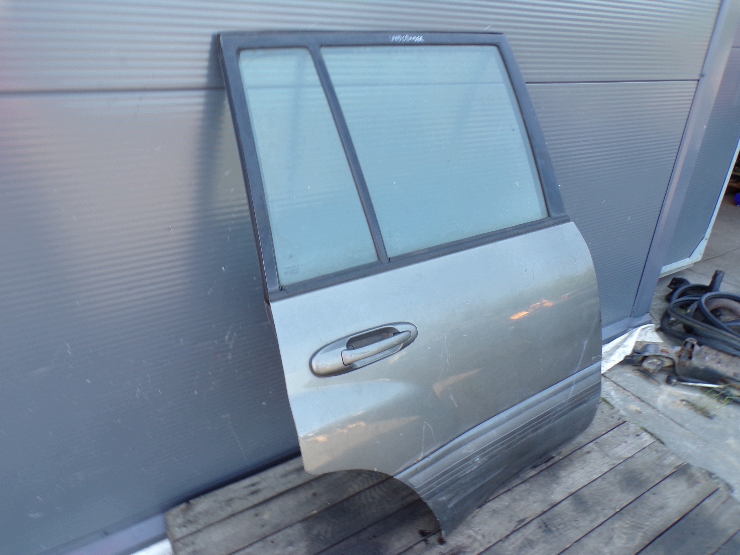 door right rear. TOYOTA LAND CRUISER 100