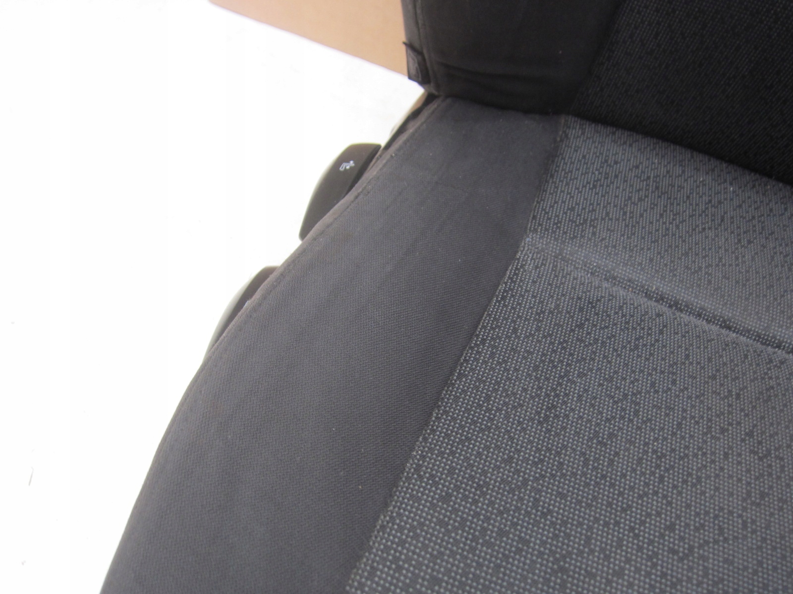 BMW E90 E91 SERIA 3 2005-2010 sedačka pravý spolujezdce MATERIAL tapacír CIEMN
