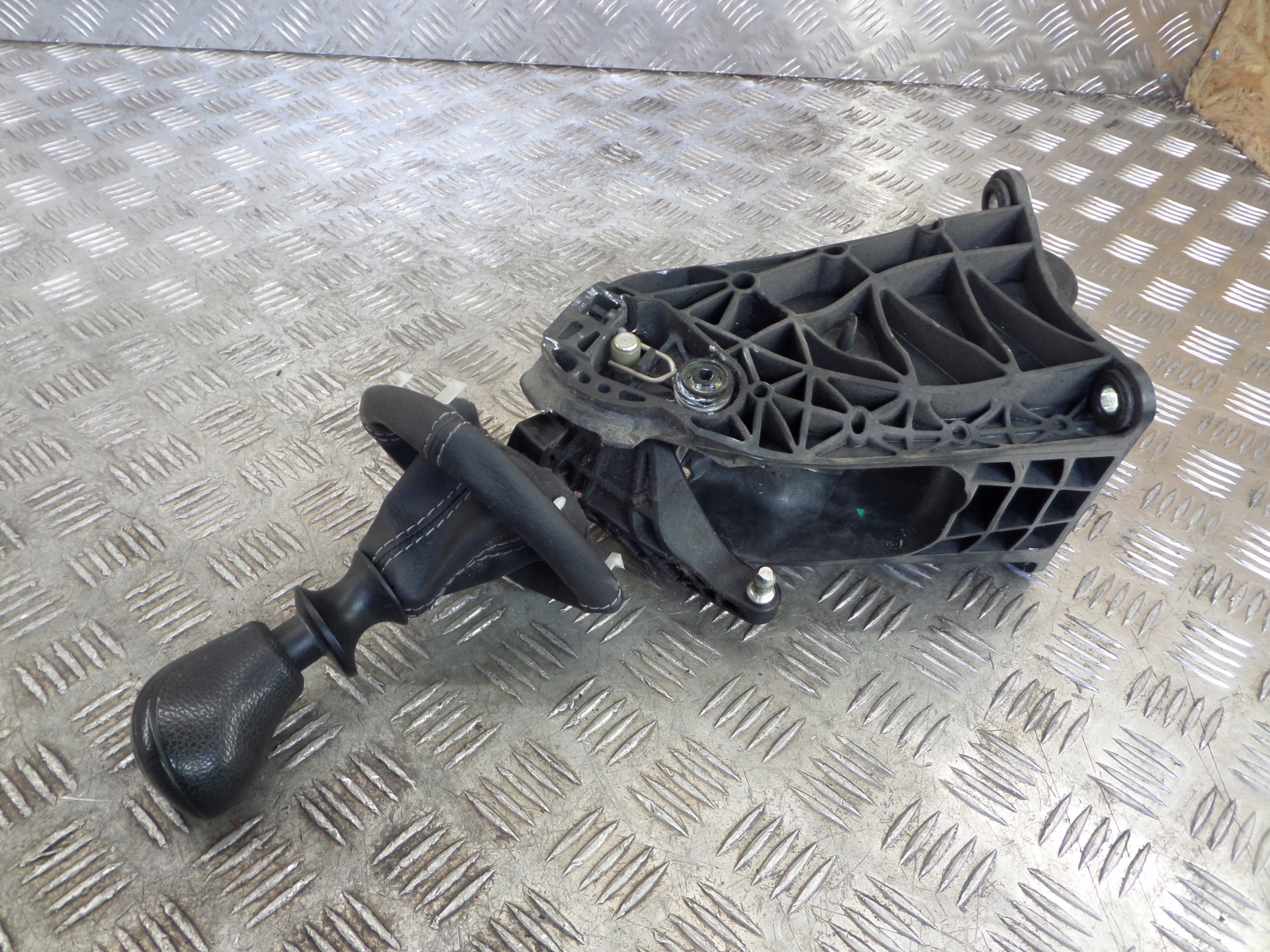 Mercedes-Benz OE A4472600598 Mecanisme levier vitesse Engrenage Câble