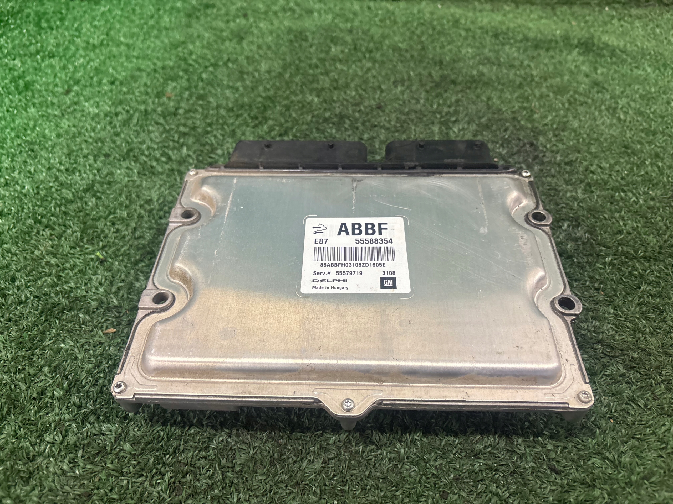 computer of the engine control unit OPEL ASTRA J 1.7CDTI 55588354