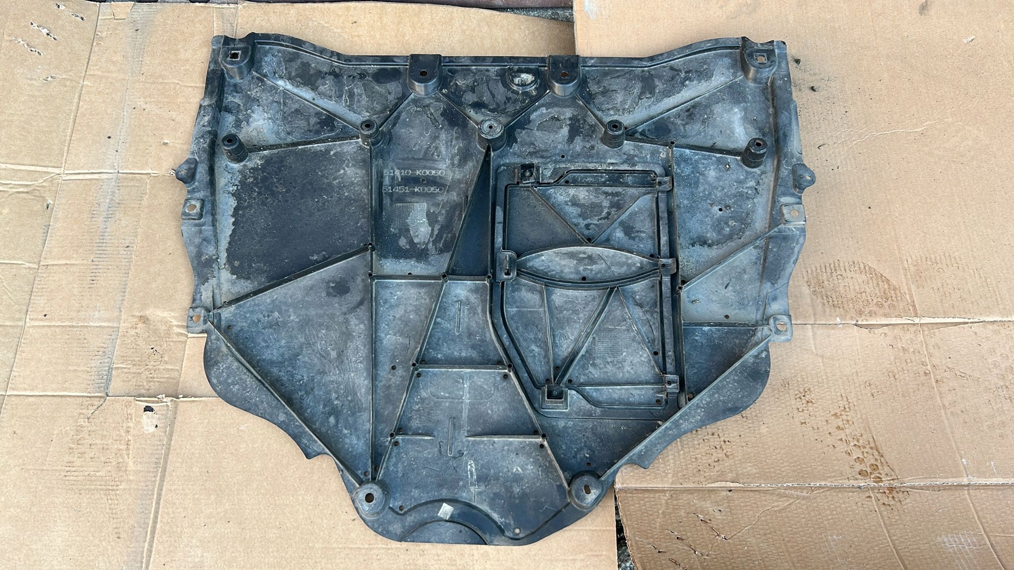 cover below engine of the engine TOYOTA YARIS IV 20