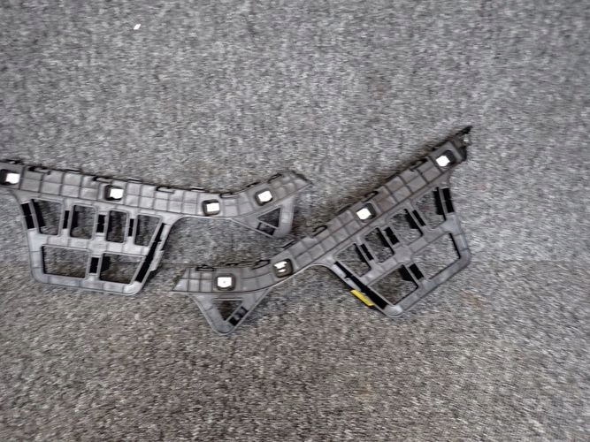 KIA CEED III KOMBI 18- supporti Paraurti kpl 86616-j7300