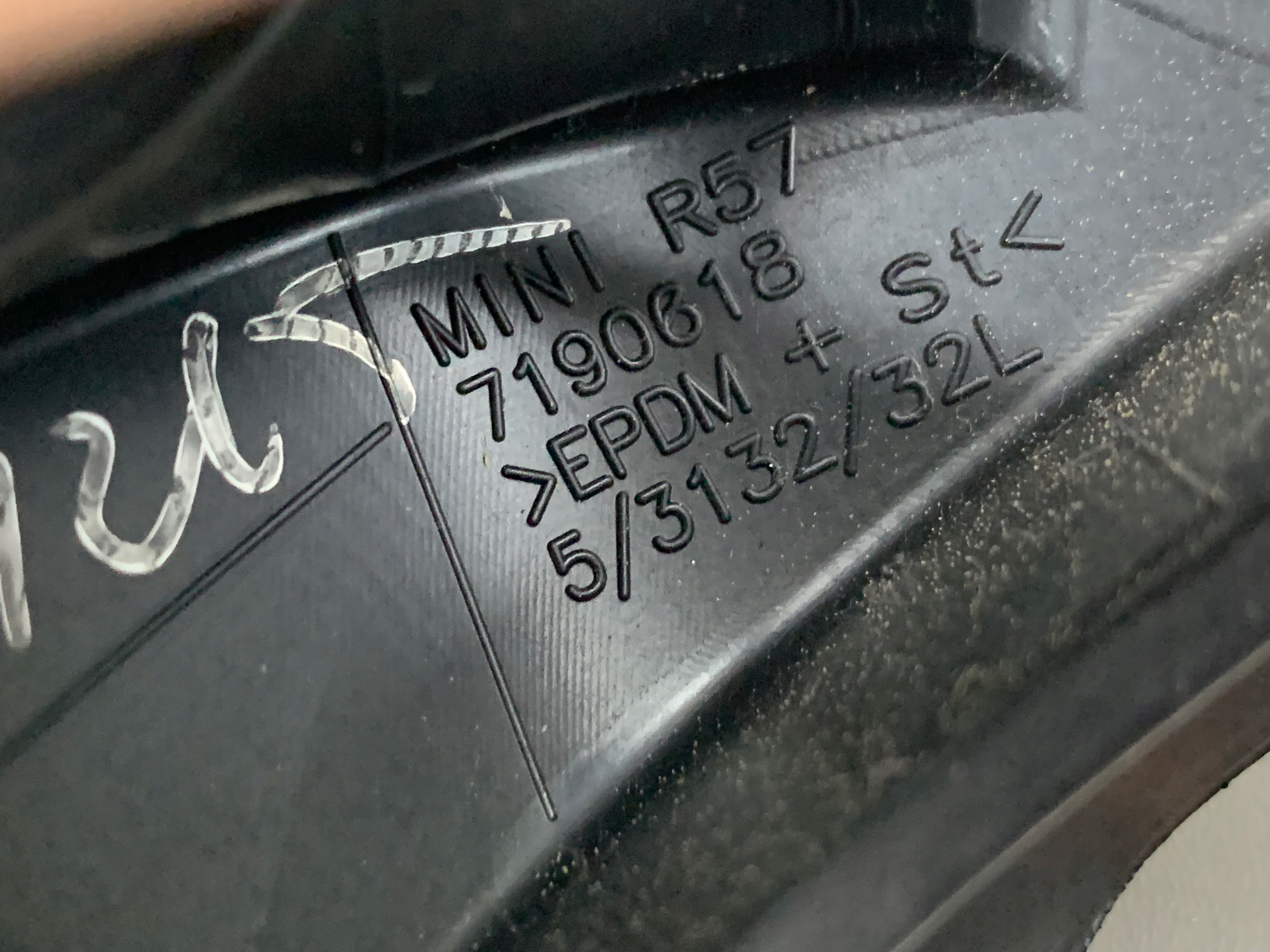 MINI COOPER CABRIO R57 USZCZELKA KLAPY BAGAZNIKA Part number 7190618