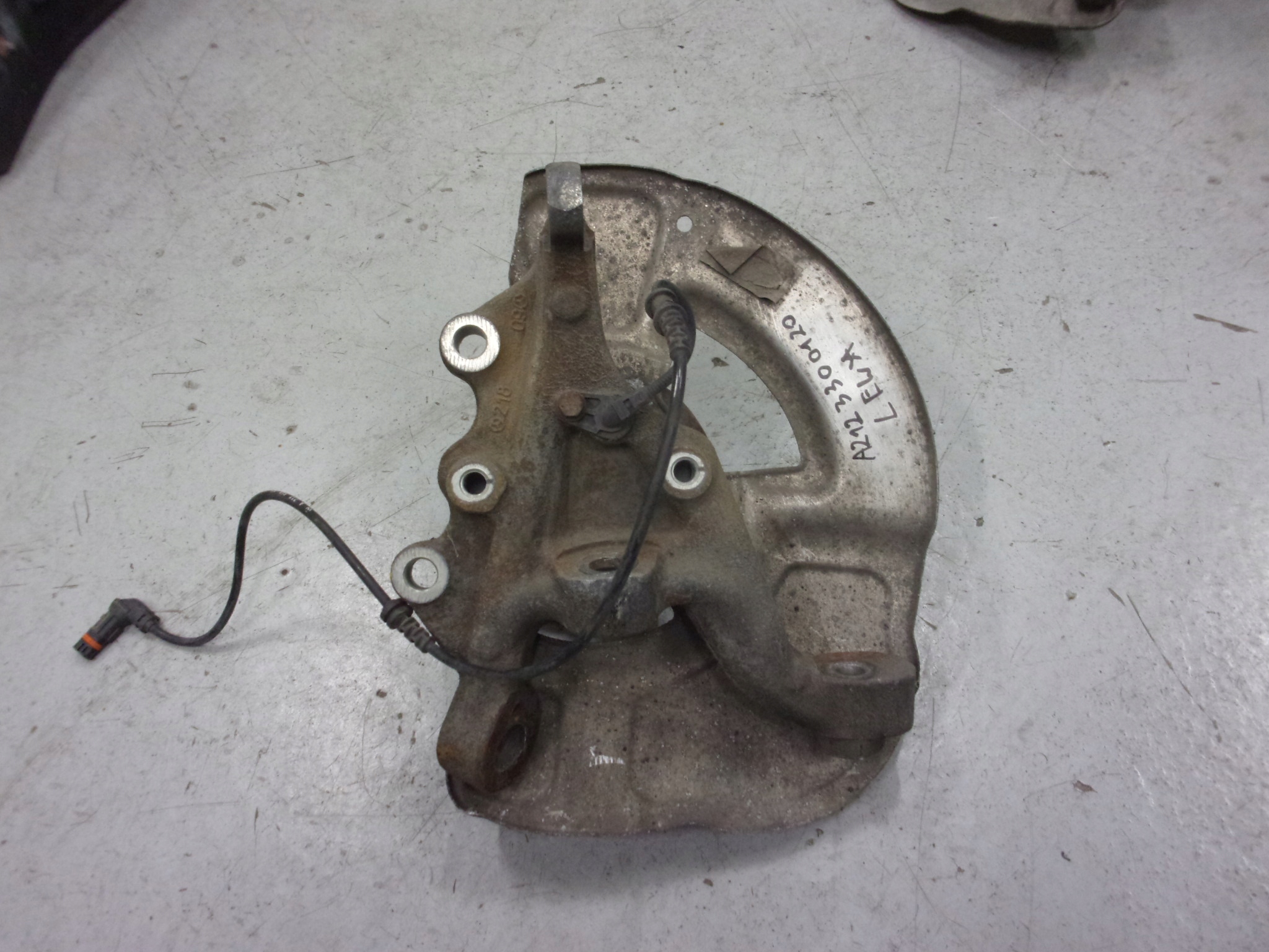 MERCEDES W218 CLS 63 AMG swing left front A2123300120
