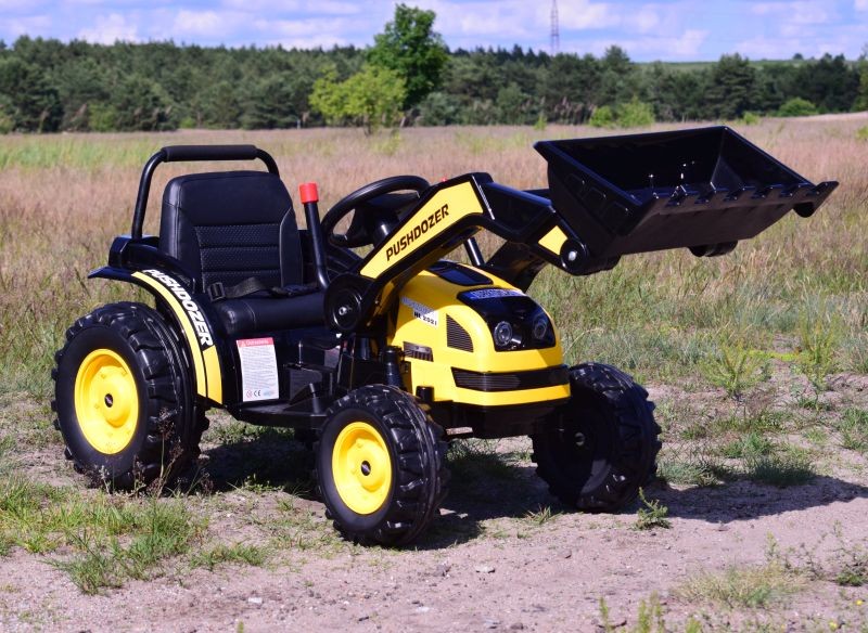 TRAKTOR Z ŁYŻKĄ - ŁADOWARKĄ PILOT RADIO FM HL389 Prędkość maksymalna 7 km/h