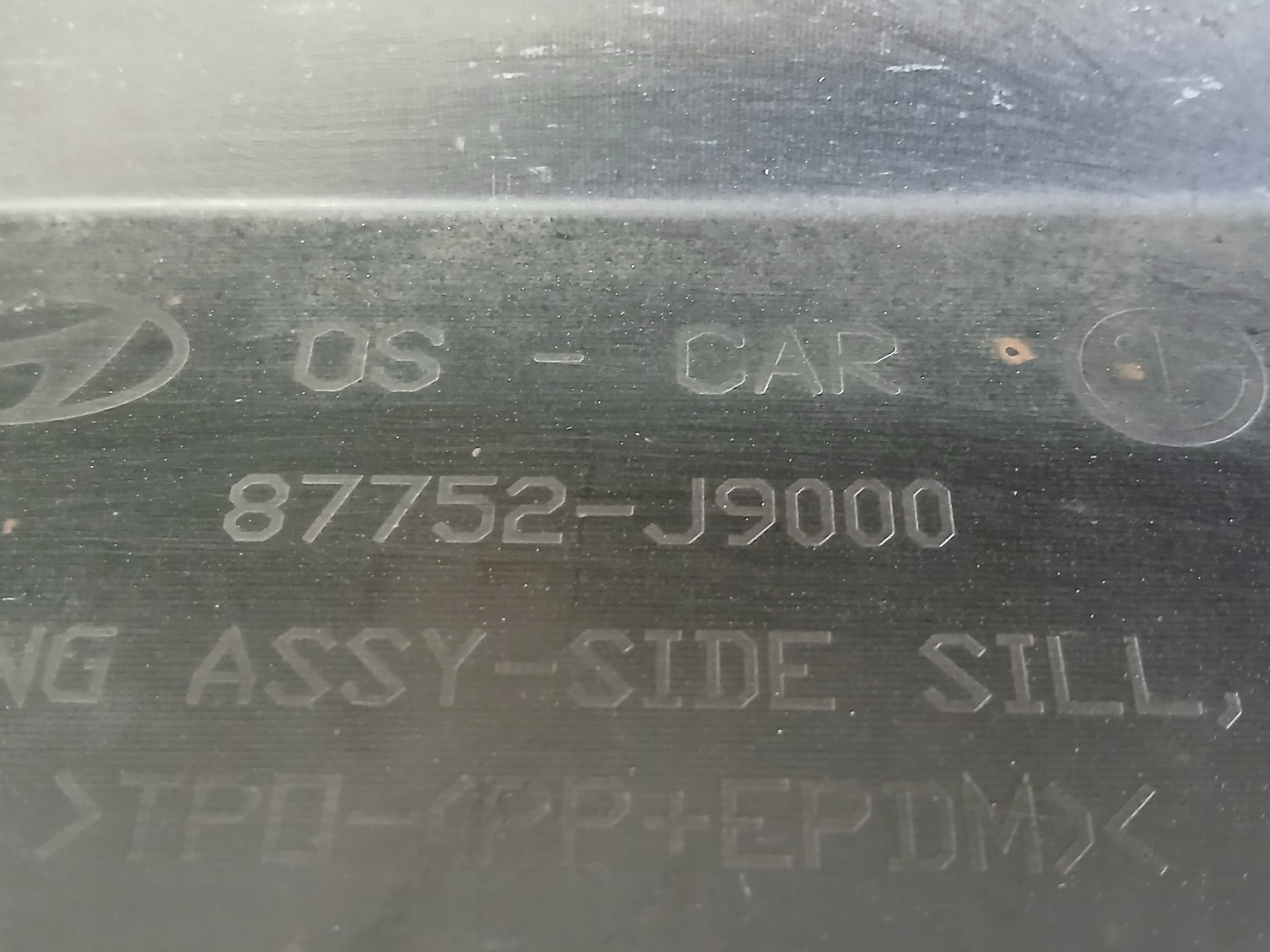 threshold moulding threshold right HYUNDAI KONA 87752-J9000
